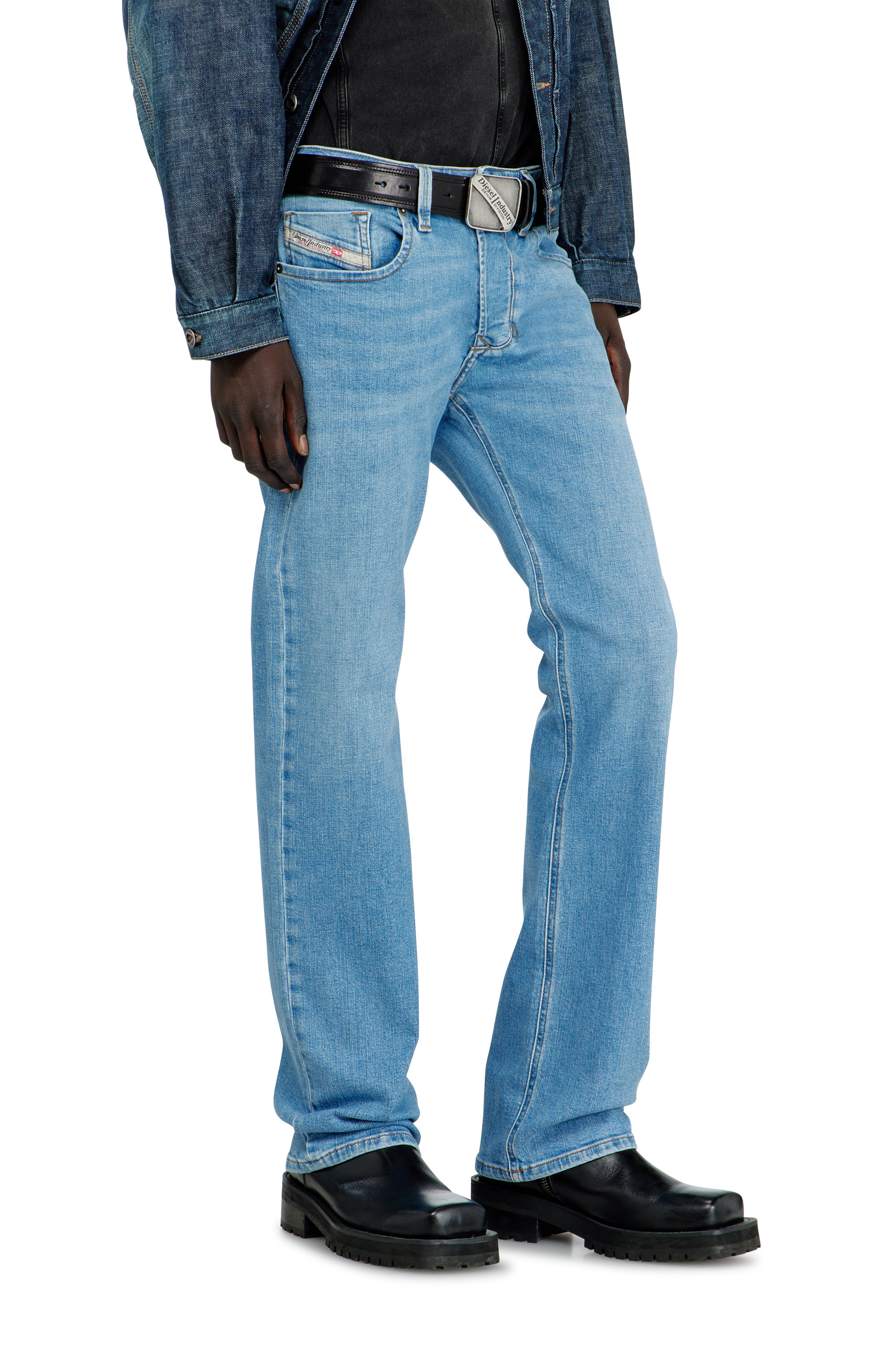 Diesel - Regular Jeans 1985 Larkee 0HDBJ Uomo, Blu Chiaro - Image 7