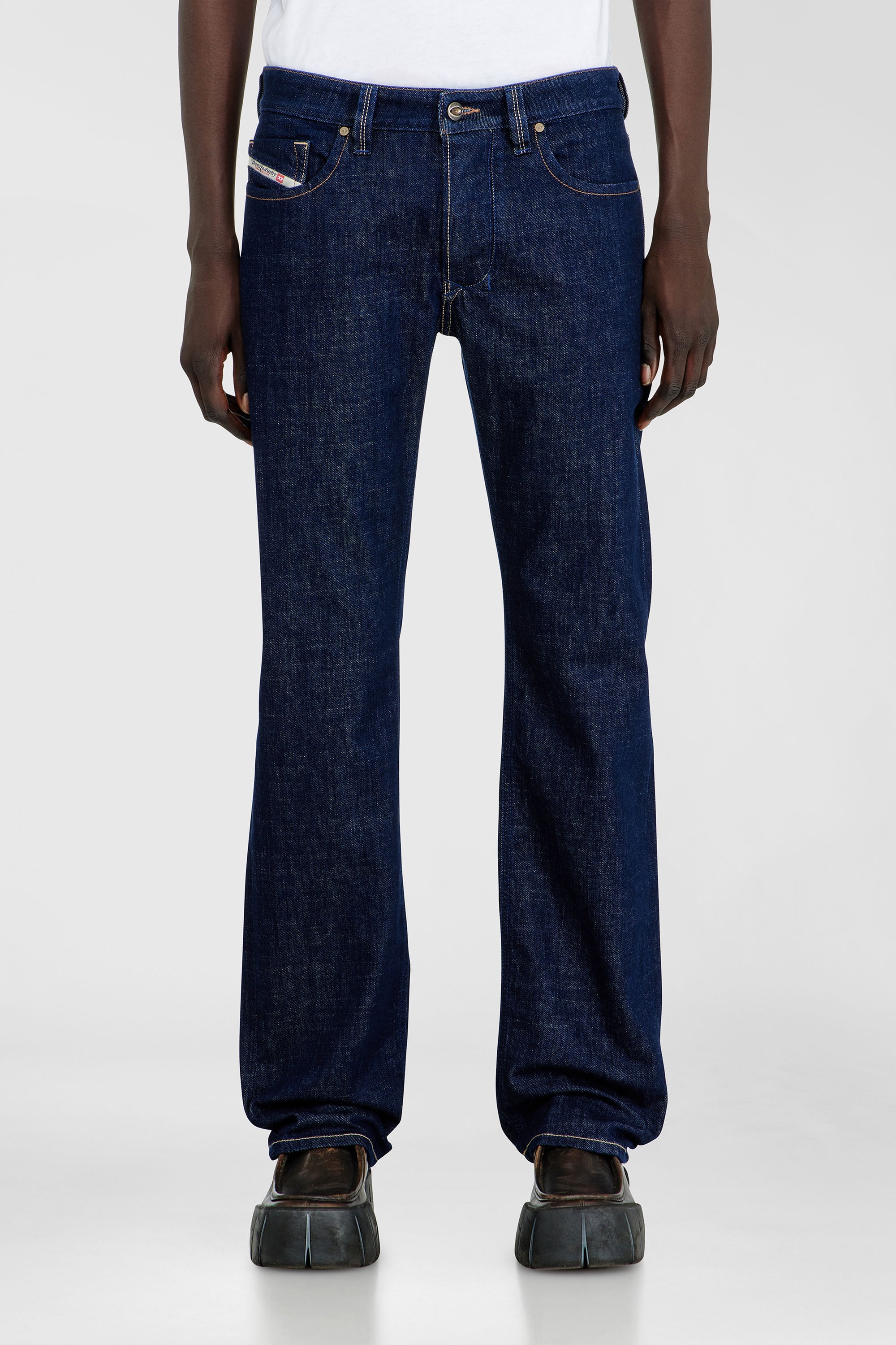 Diesel - Regular Jeans 1985 Larkee 007EQ Uomo, Blu Scuro - Image 1