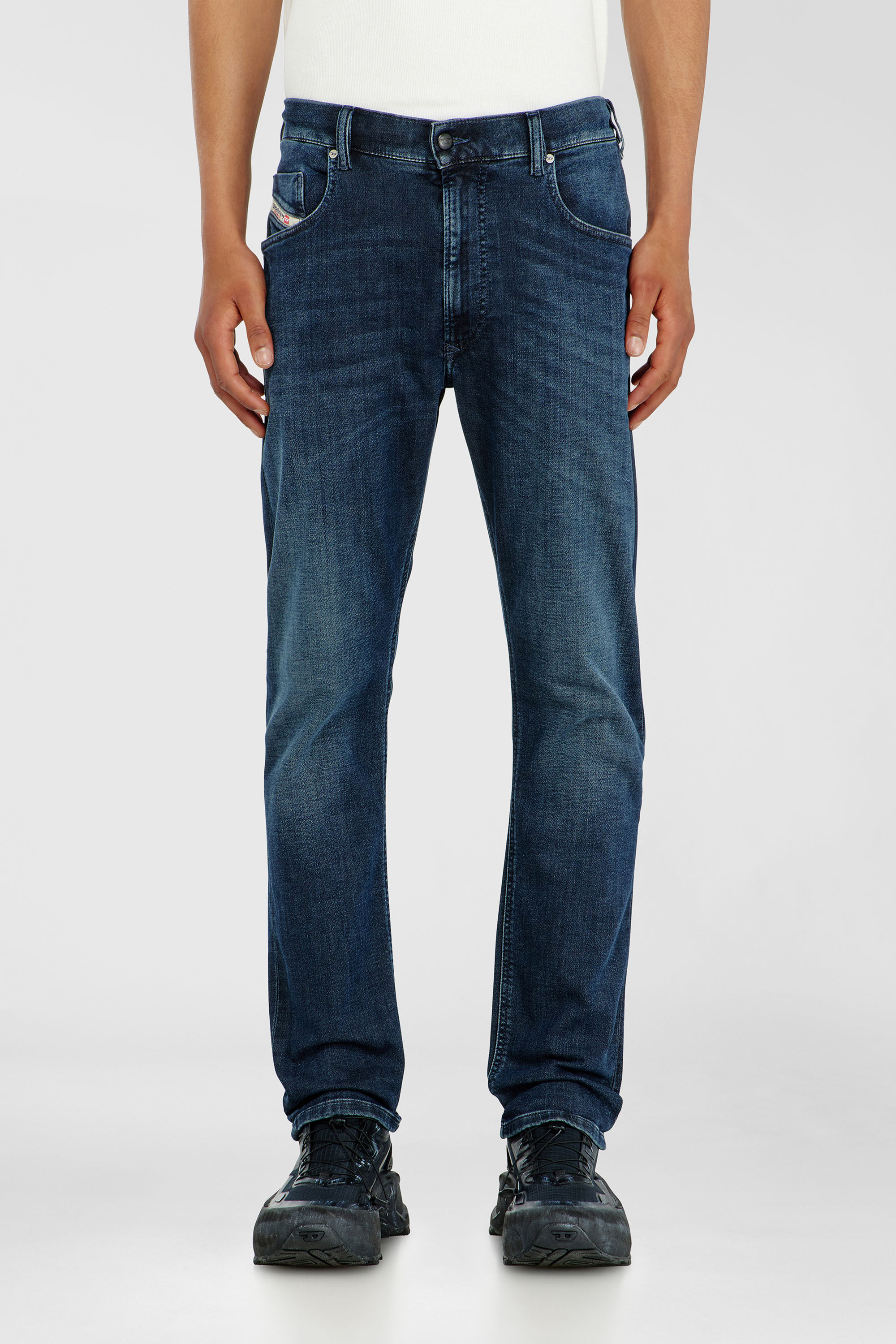 Diesel - Regular 2032 D-Krooley-BW Joggjeans&reg; 09P94 Uomo, Blu Scuro - Image 1