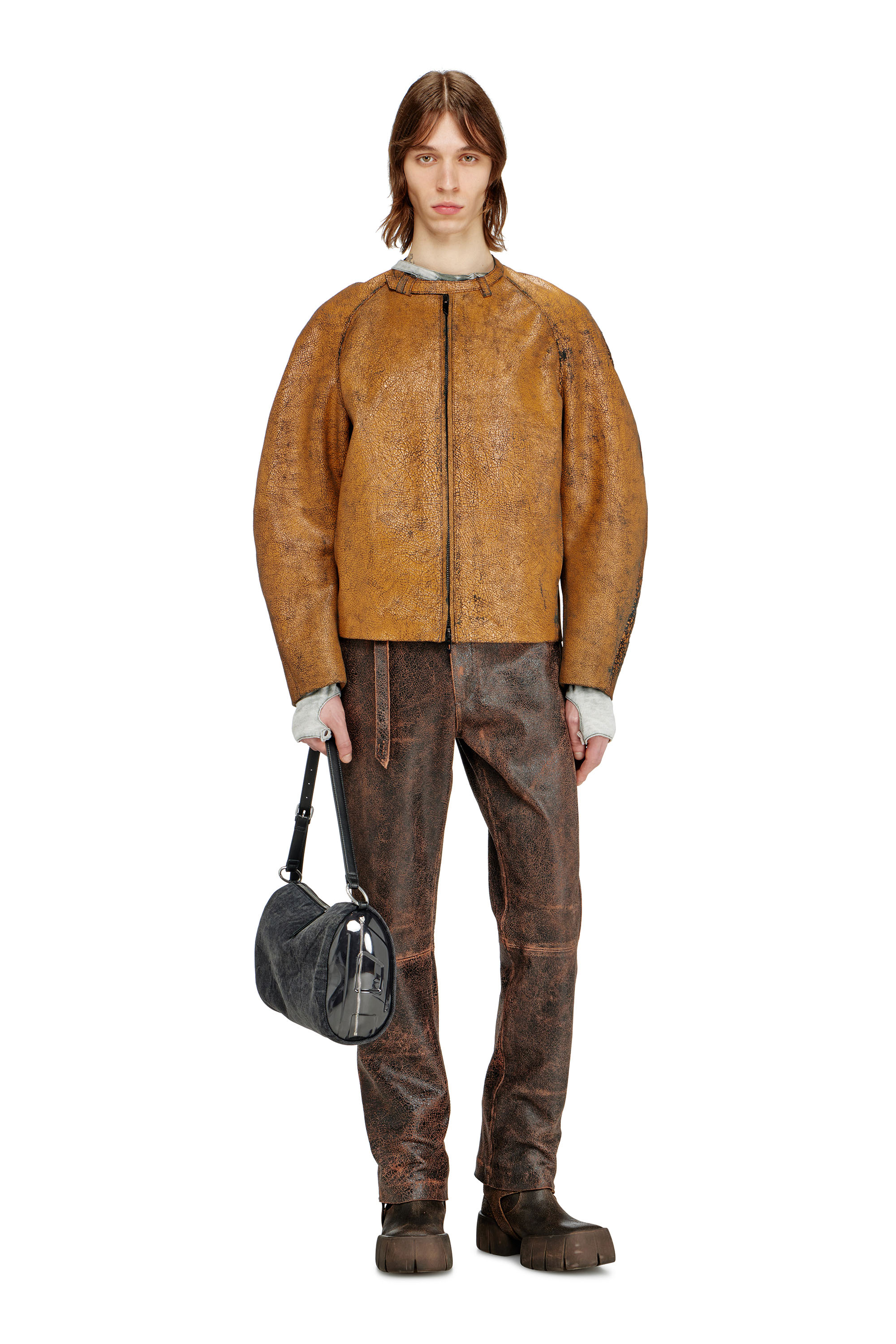 Diesel - P-NURI, Pantaloni in pelle craquel&eacute; con cintura biker Uomo in Marrone - 2