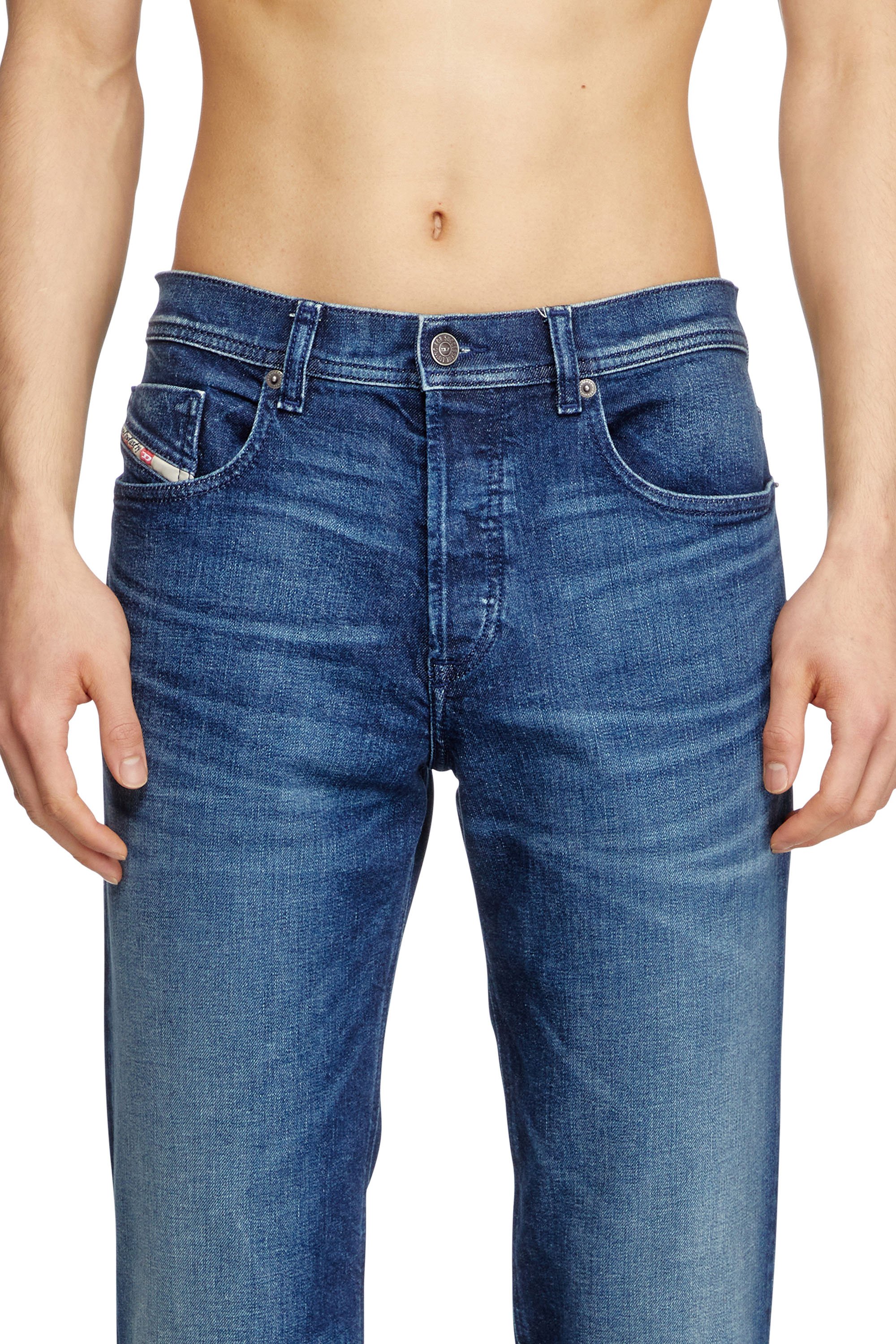 Diesel - Regular Jeans 2023 D-Finitive 09L51 Uomo, Blu Scuro - Image 5