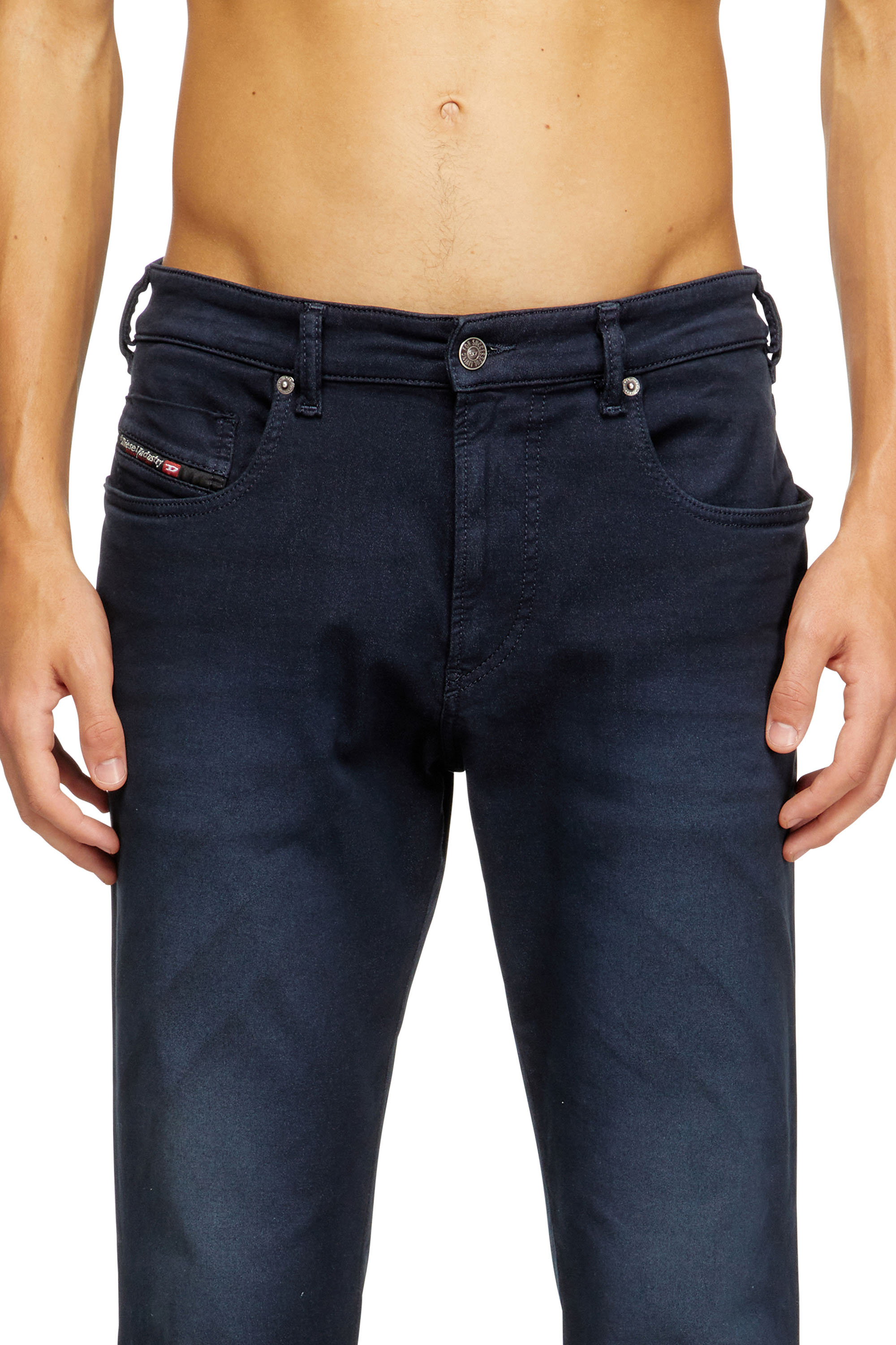Diesel - Slim 2062 D-Strukt Joggjeans&reg; 0670M Uomo, Blu Scuro - Image 4