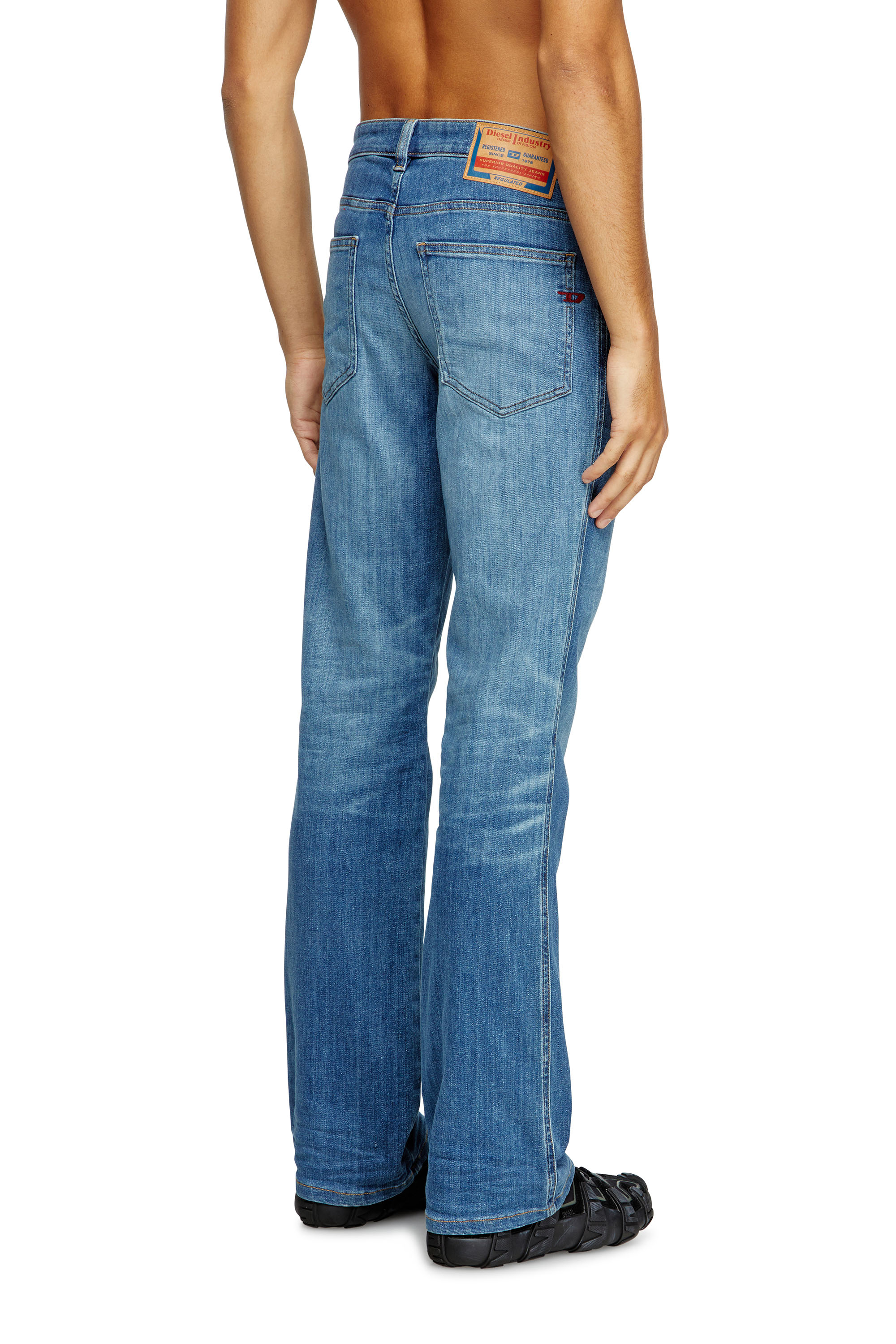 Diesel - Bootcut Jeans 1998 D-Buck 0GRDP Uomo, Blu medio - Image 4