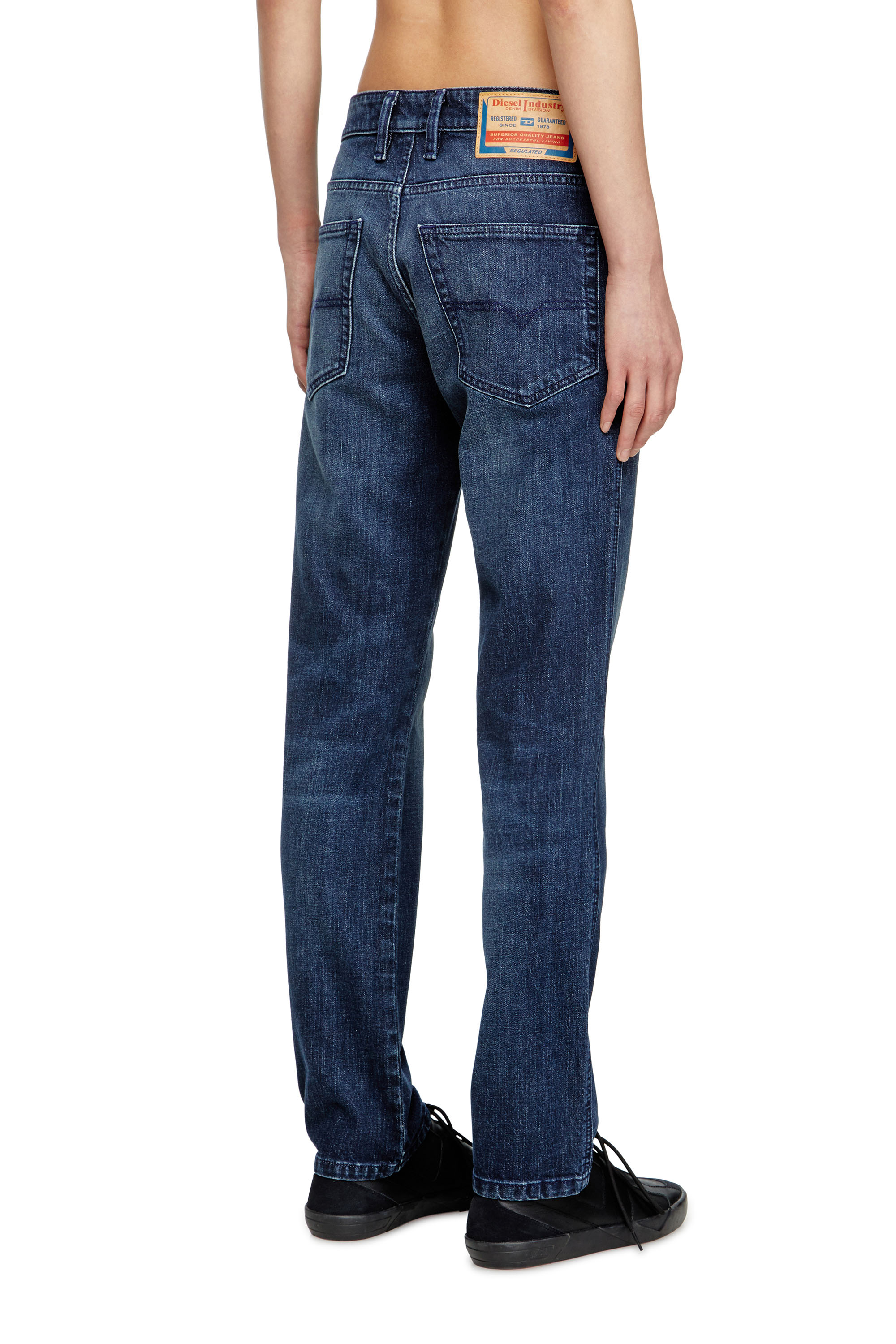 Diesel - Slim Jeans 1993 D-Vyl 0DBED Uomo, Blu Scuro - Image 4