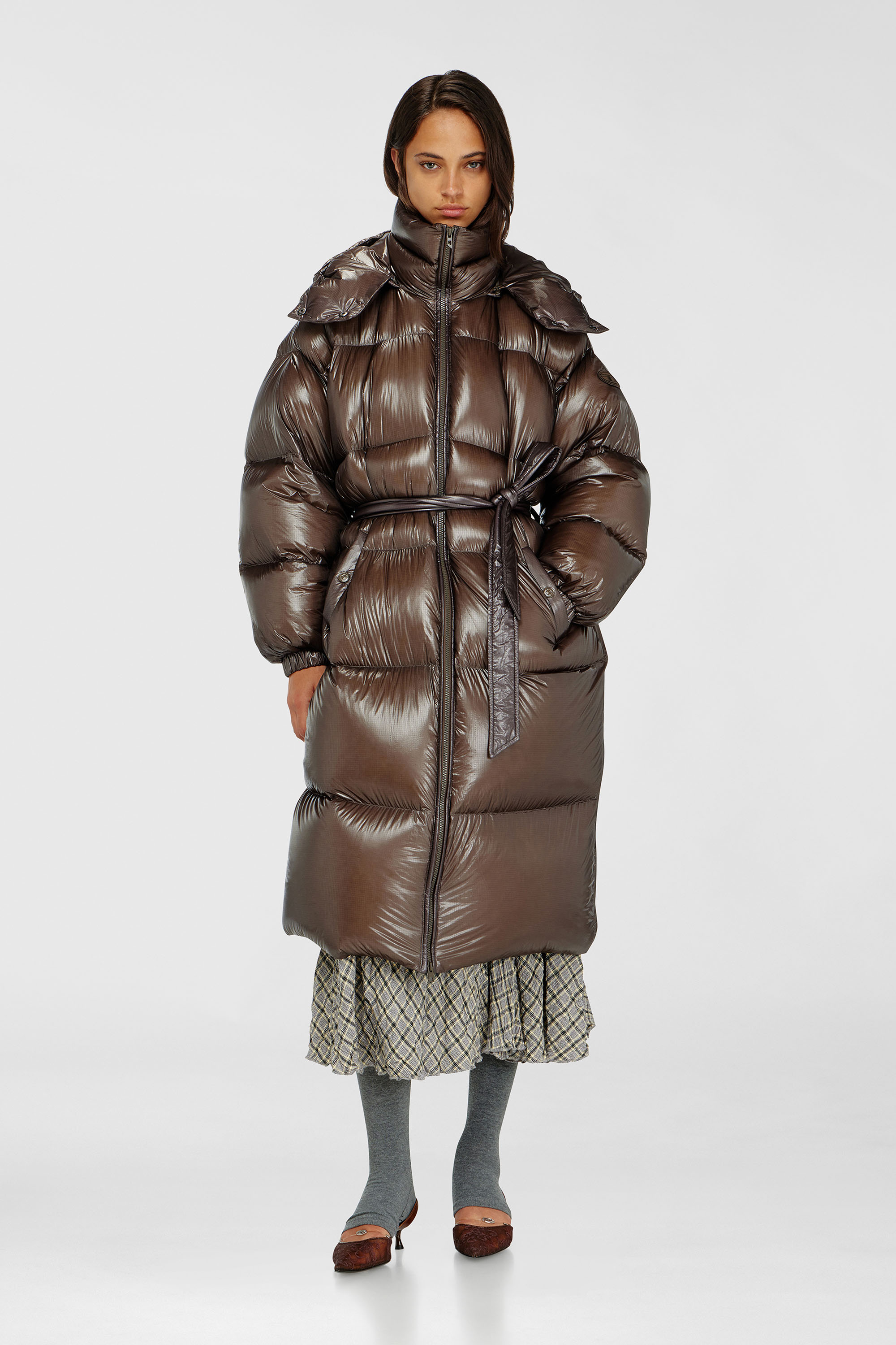 Diesel - W-ISHER, Piumino lungo in ripstop ultraleggero Donna in Marrone - 2