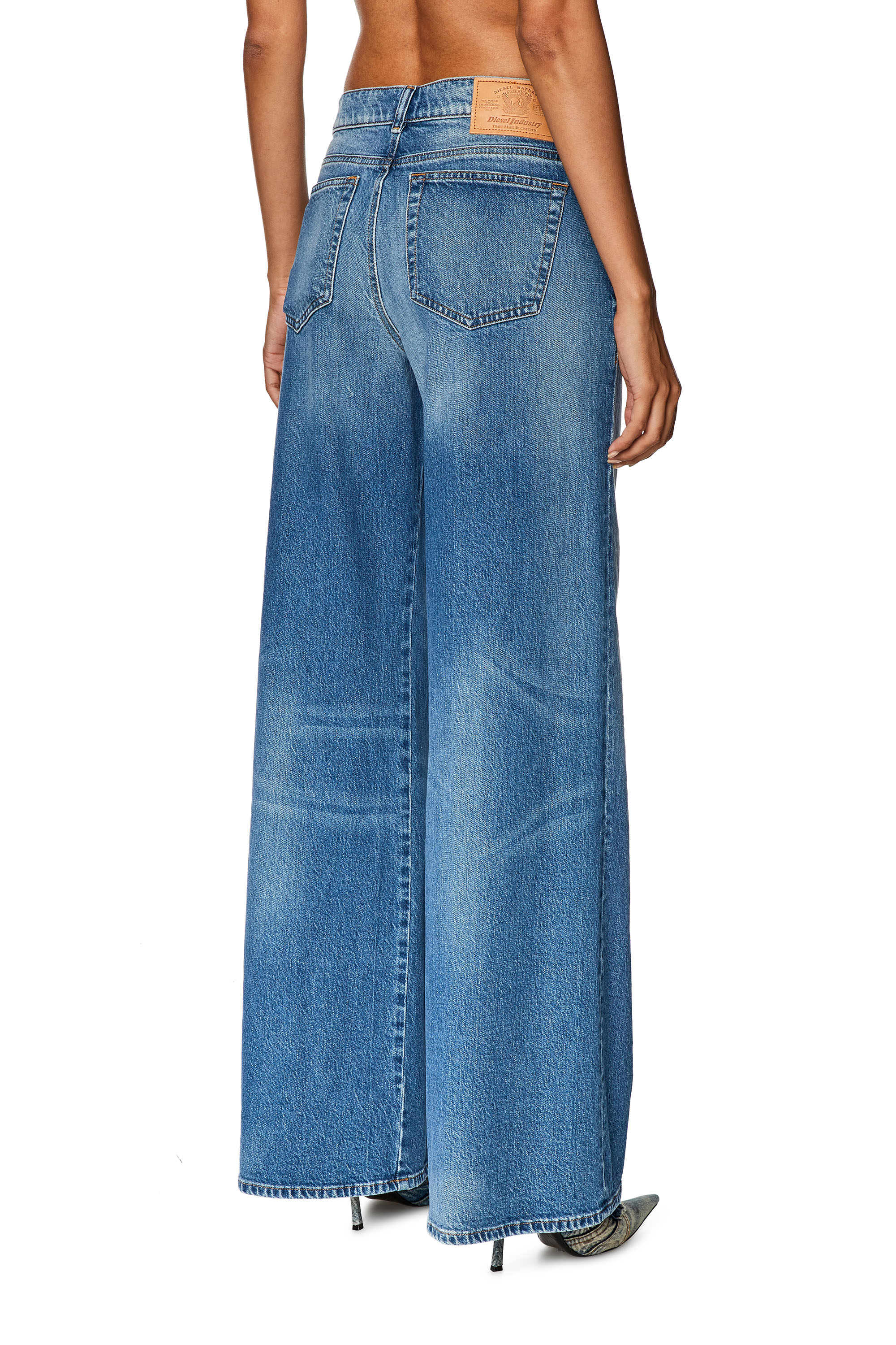 Diesel - Bootcut and Flare Jeans 1978 D-Akemi 007P9, Blu medio - Image 4