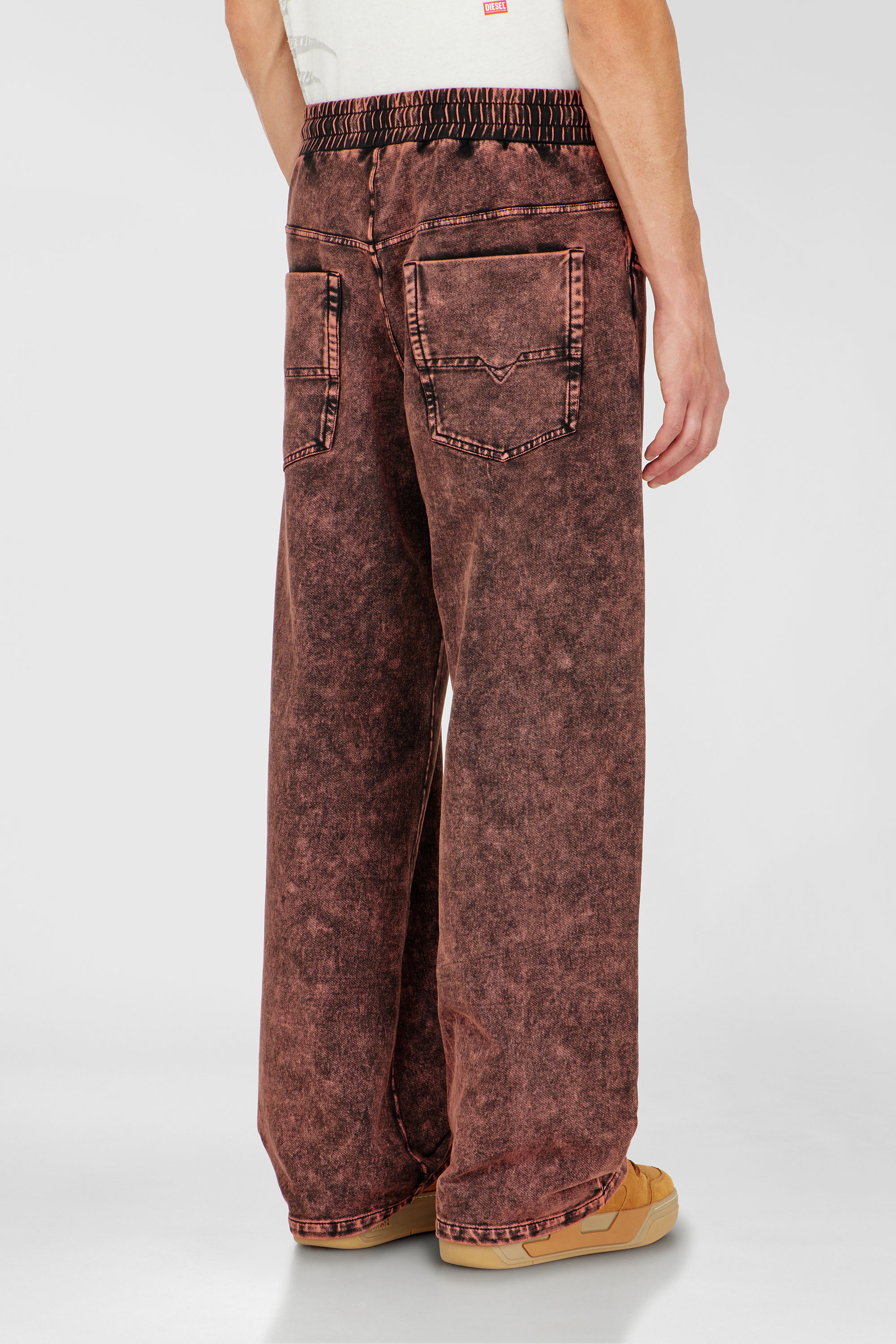 Diesel - P-STUK, Pantaloni da tuta effetto denim Uomo in Rosso - 4