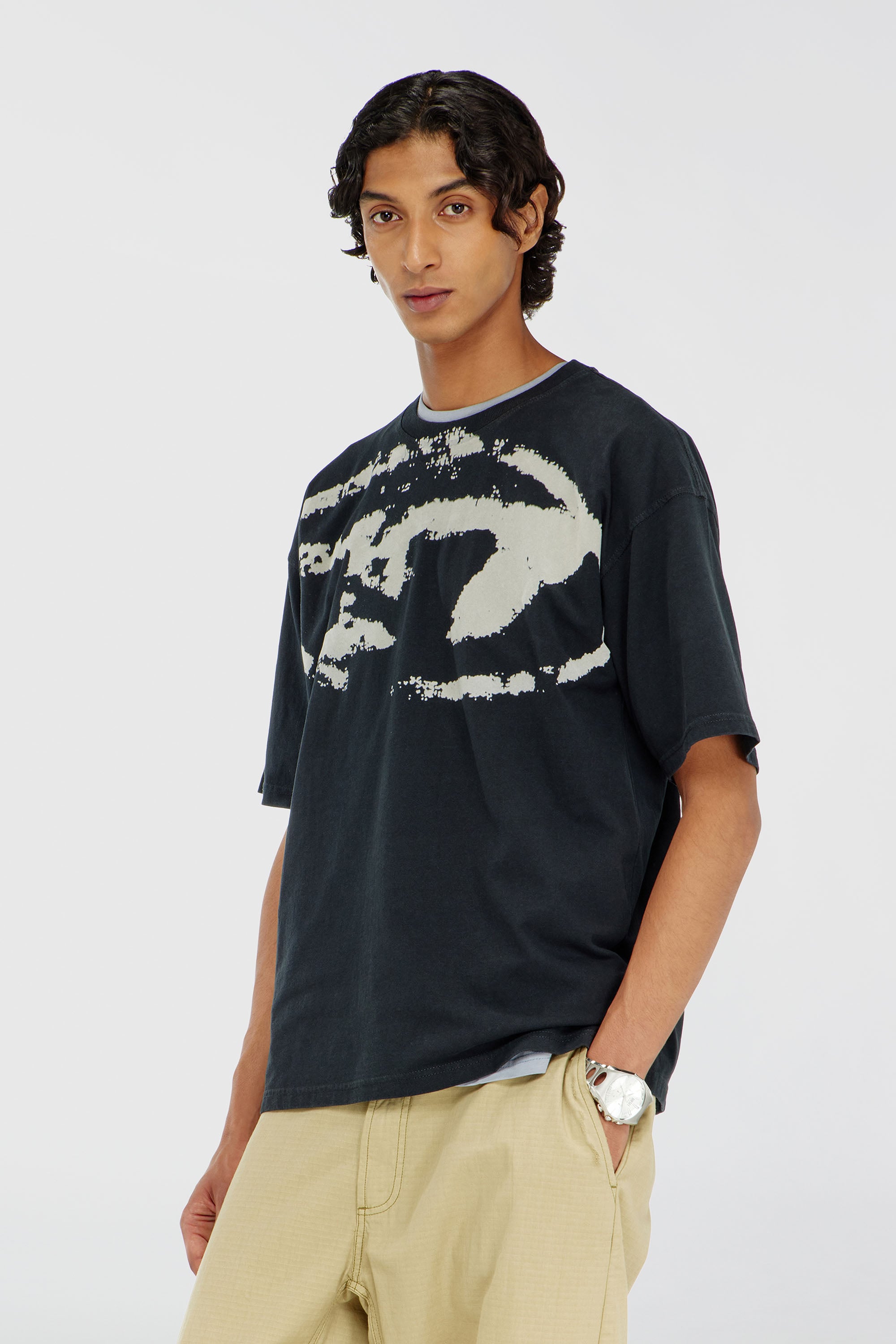Diesel - T-BOXT-N14, T-shirt con stampa distressed floccata Uomo in Nero - 1