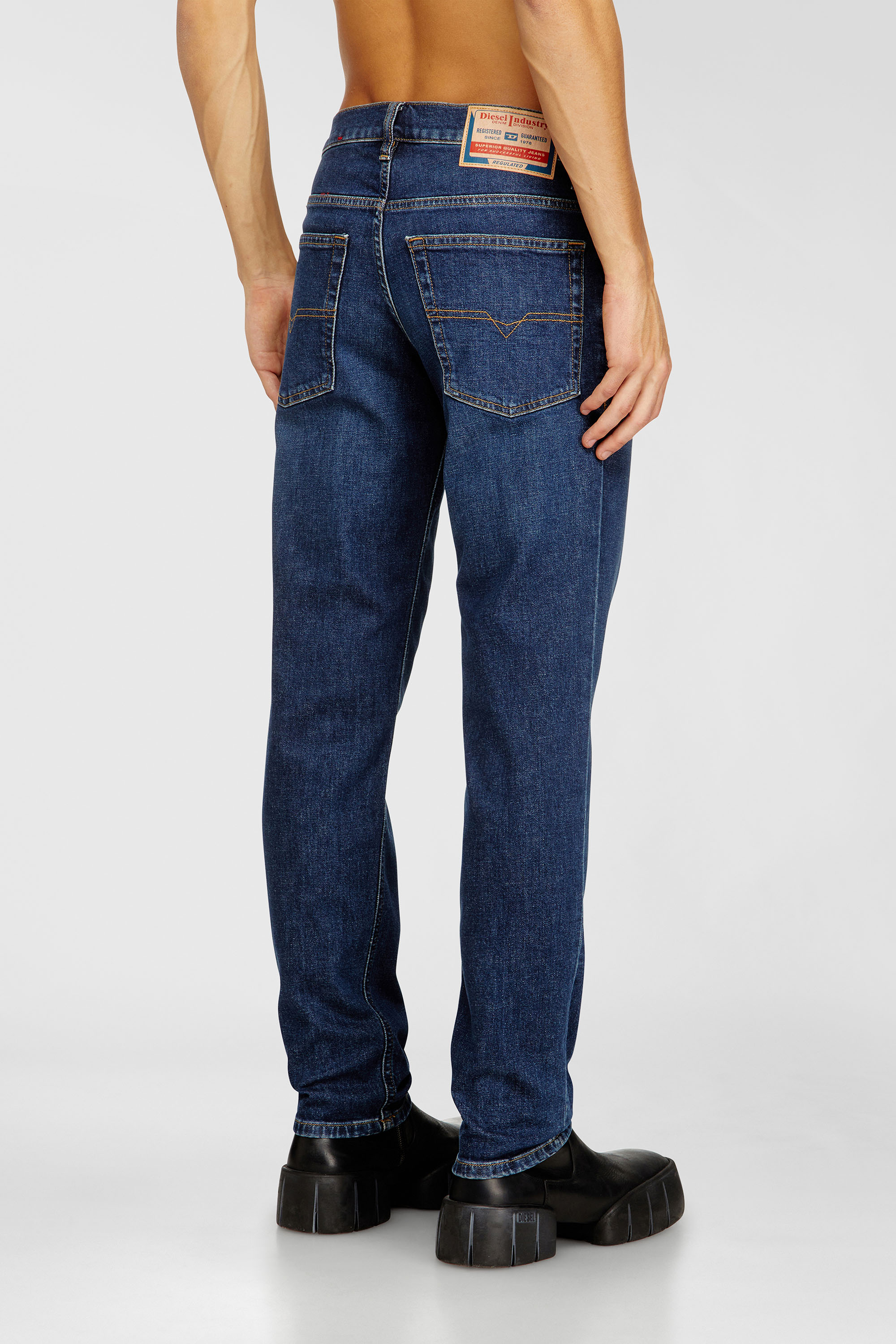 Diesel - Regular Jeans 2023 D-Finitive 0ADBG Uomo, Blu medio - Image 3