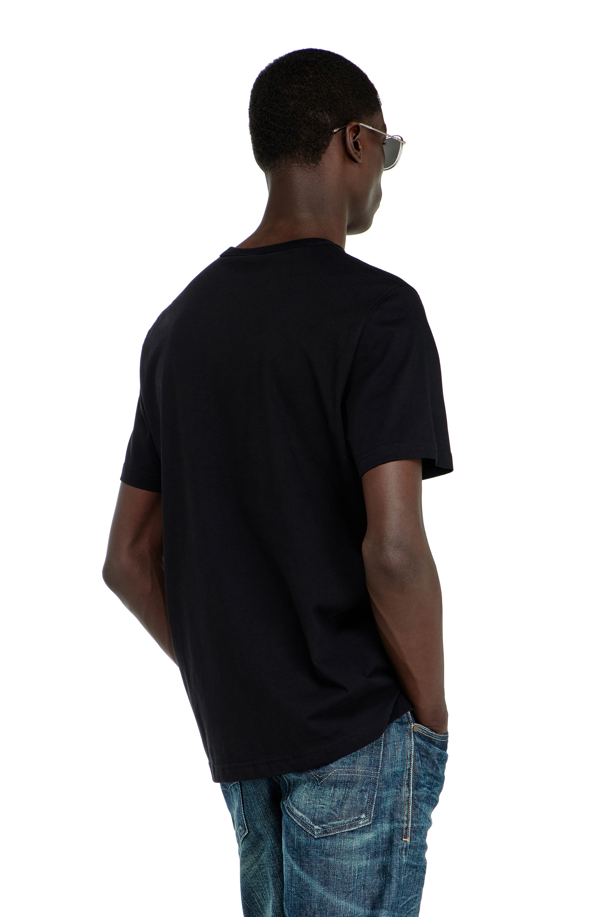 Diesel - T-ADJUST-OD, T-shirt con Oval D metallica Uomo in Nero - 4