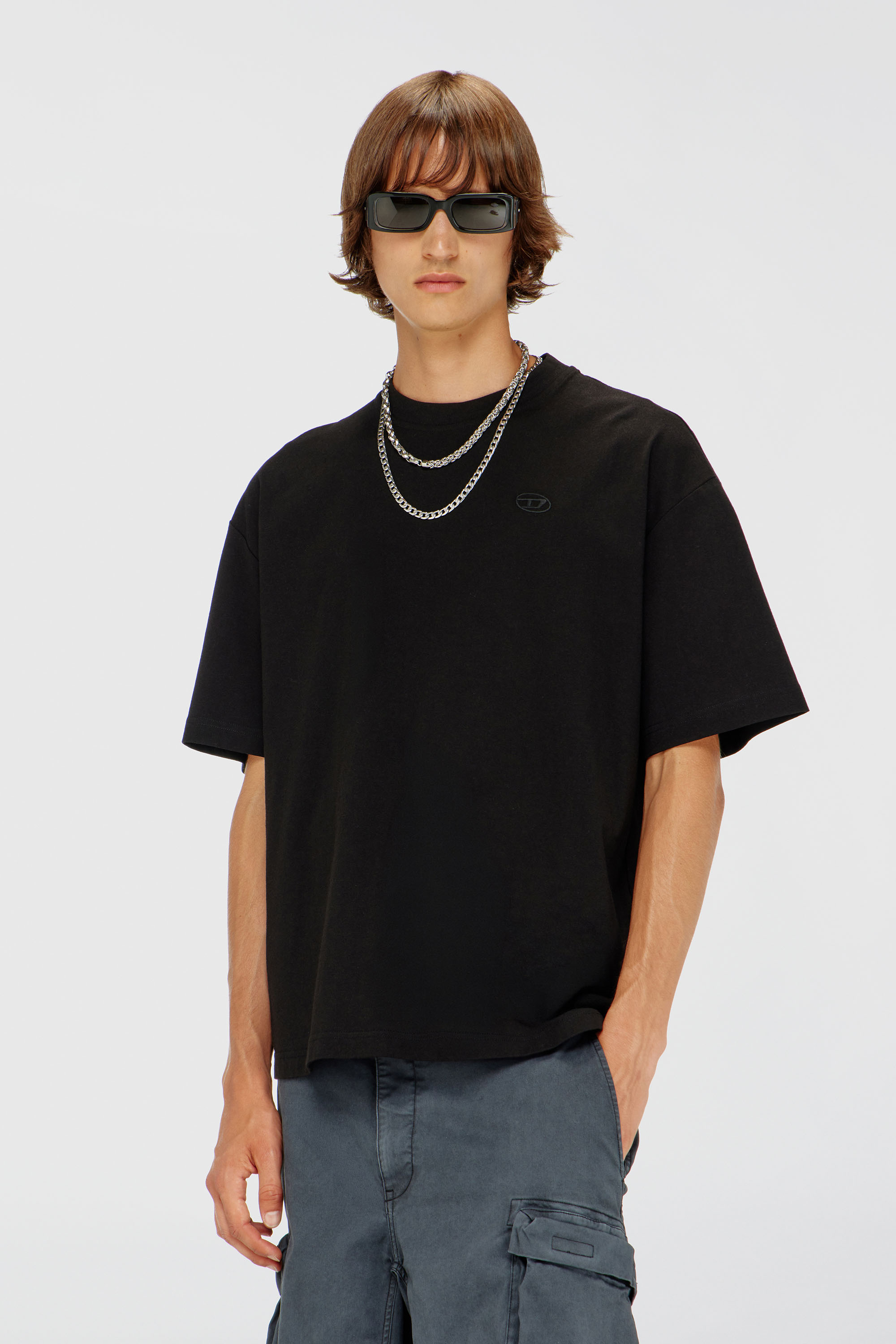 Diesel - T-BOGGY-MEGOVAL-D, T-shirt con maxi-ricamo oval D Uomo in Nero - 1