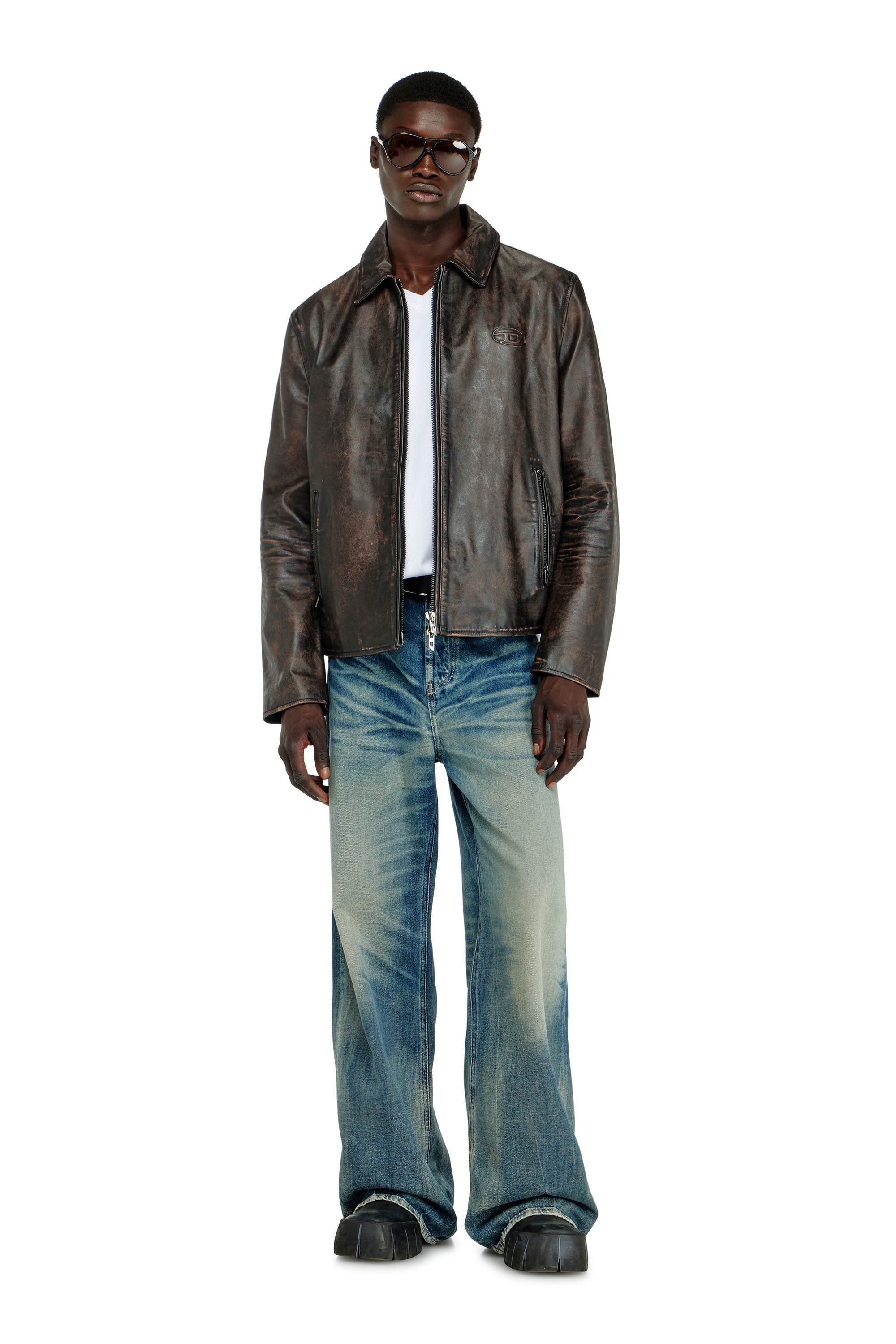 Diesel - T-ADJUST-V-MICRODIV, T-shirt con scollo a V con micro ricamo logo Uomo in ToBeDefined - 2