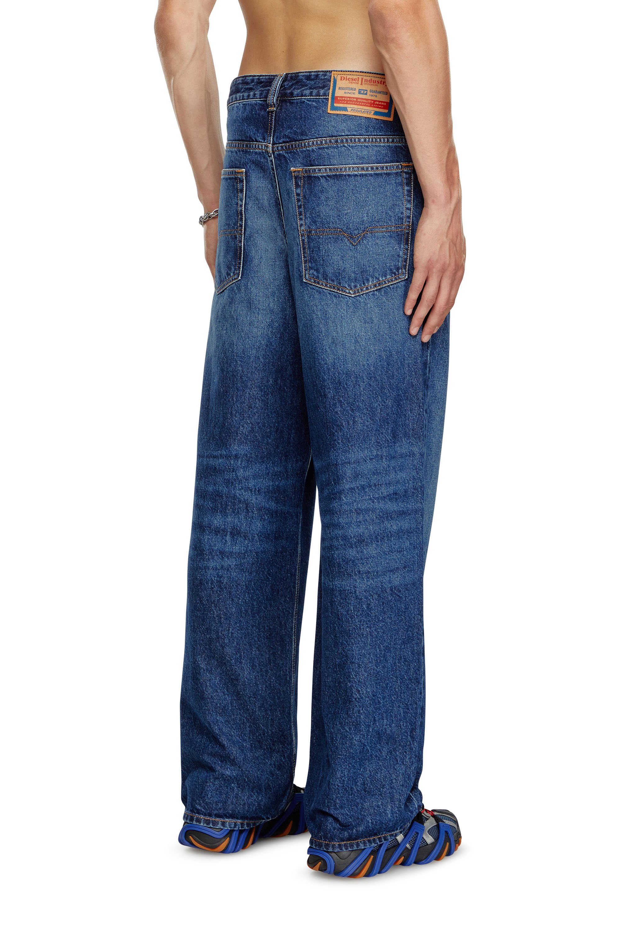 Diesel - Uomo Straight Jeans 2001 D-Macro 09I27, Blu medio - Image 4