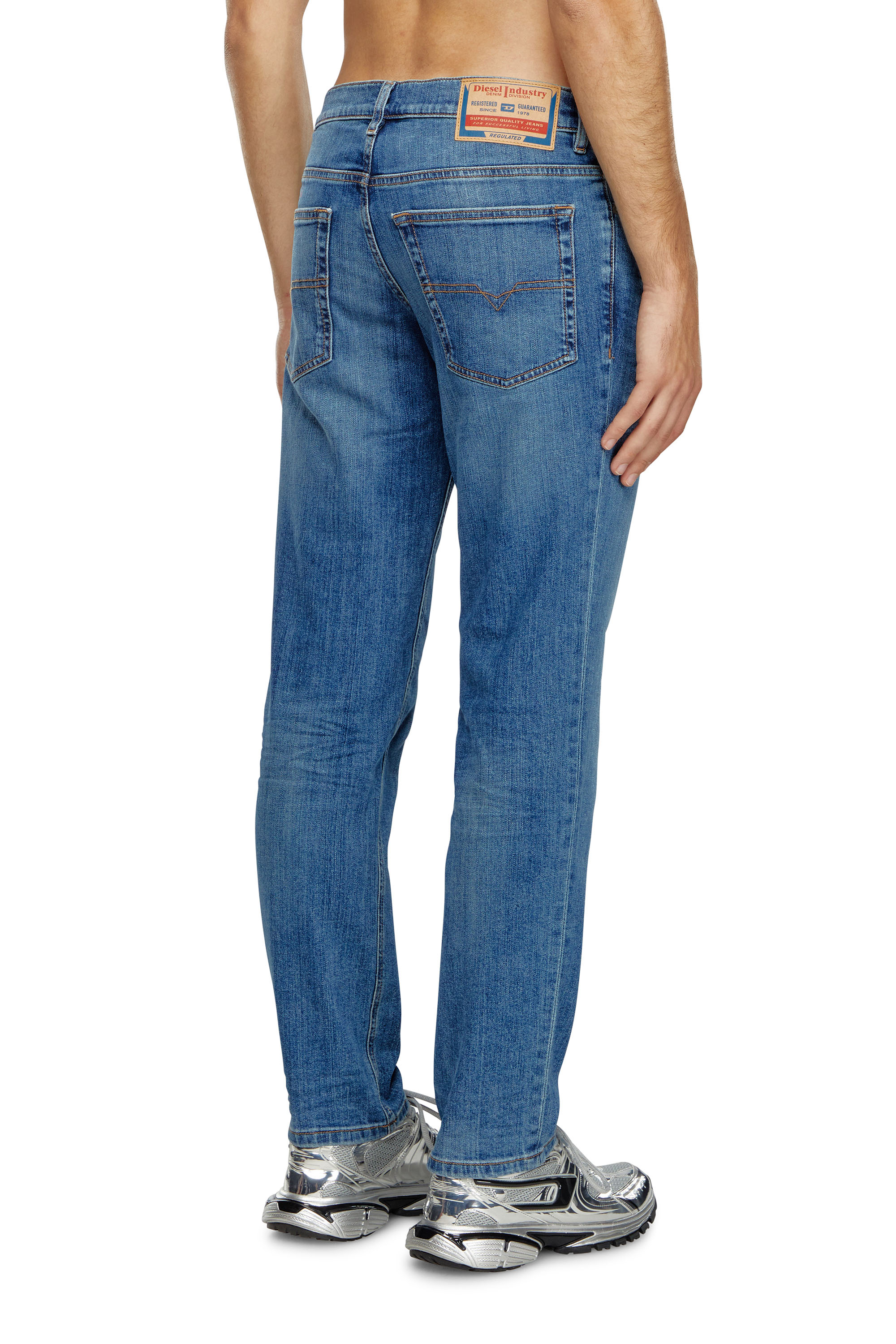 Diesel - Regular Jeans 2023 D-Finitive 0KIAL Uomo, Blu Chiaro - Image 3