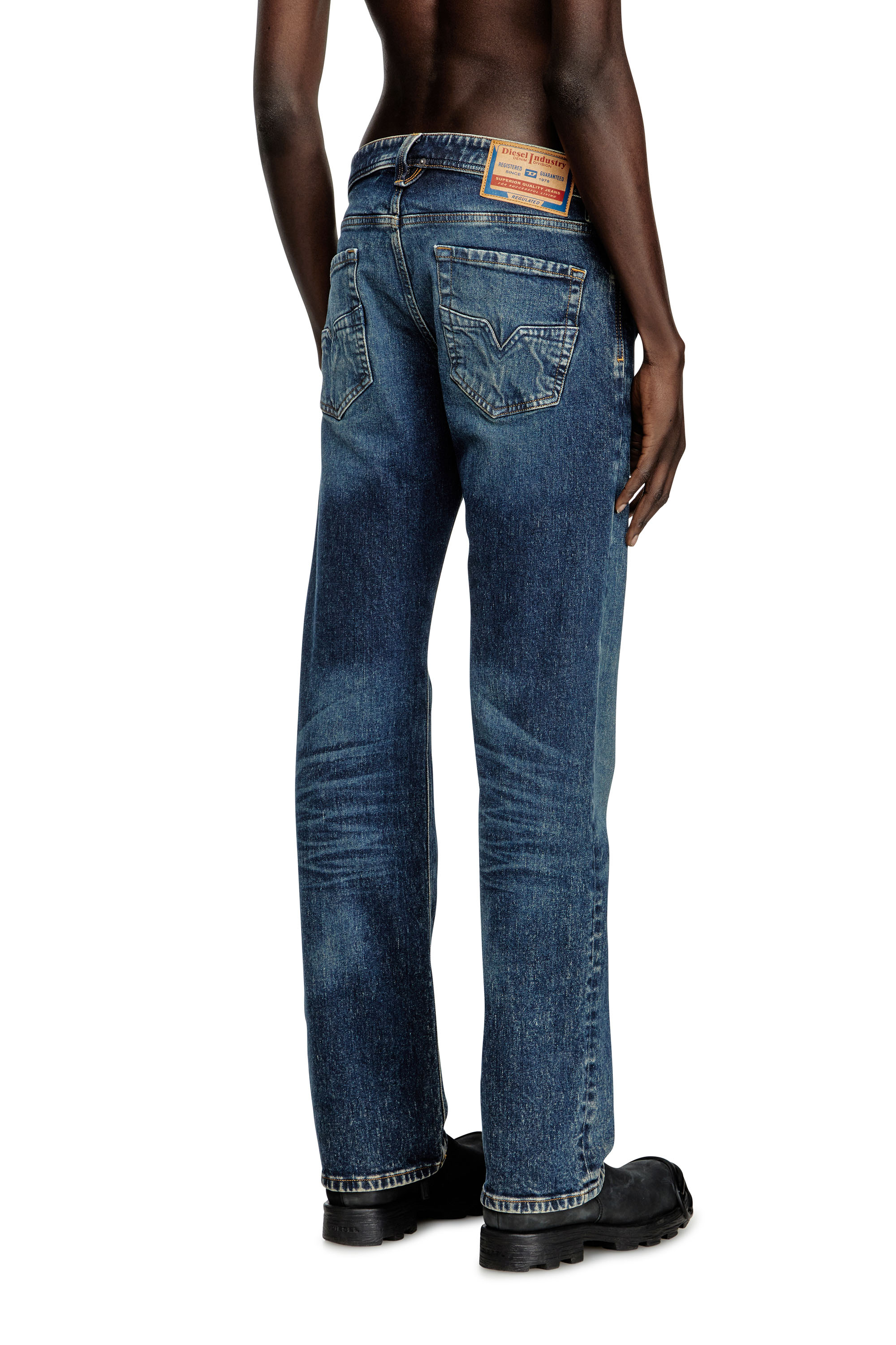 Diesel - Regular Jeans 1985 Larkee 007Y3 Uomo, Blu Scuro - Image 4