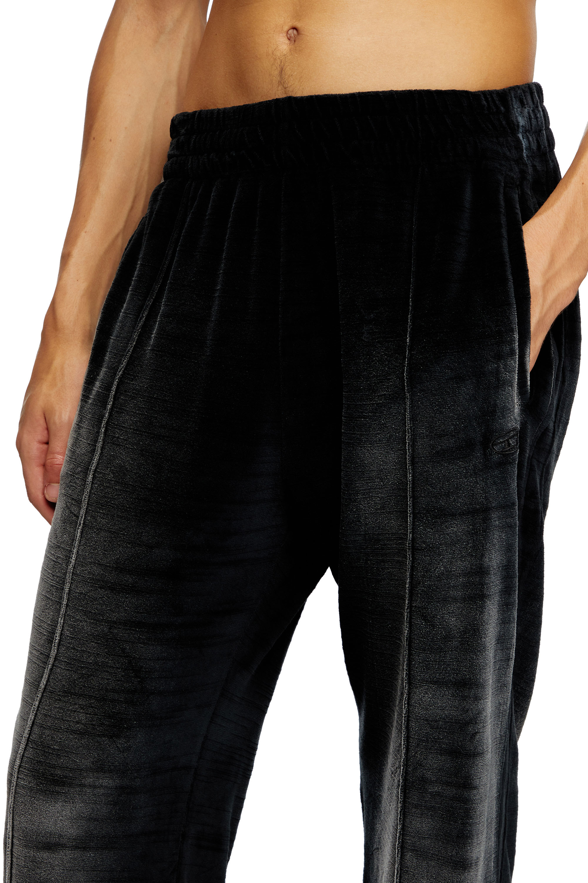 Diesel - P-OZAMP-BAND, Pantaloni tuta in ciniglia sfumata Uomo in Nero - 5