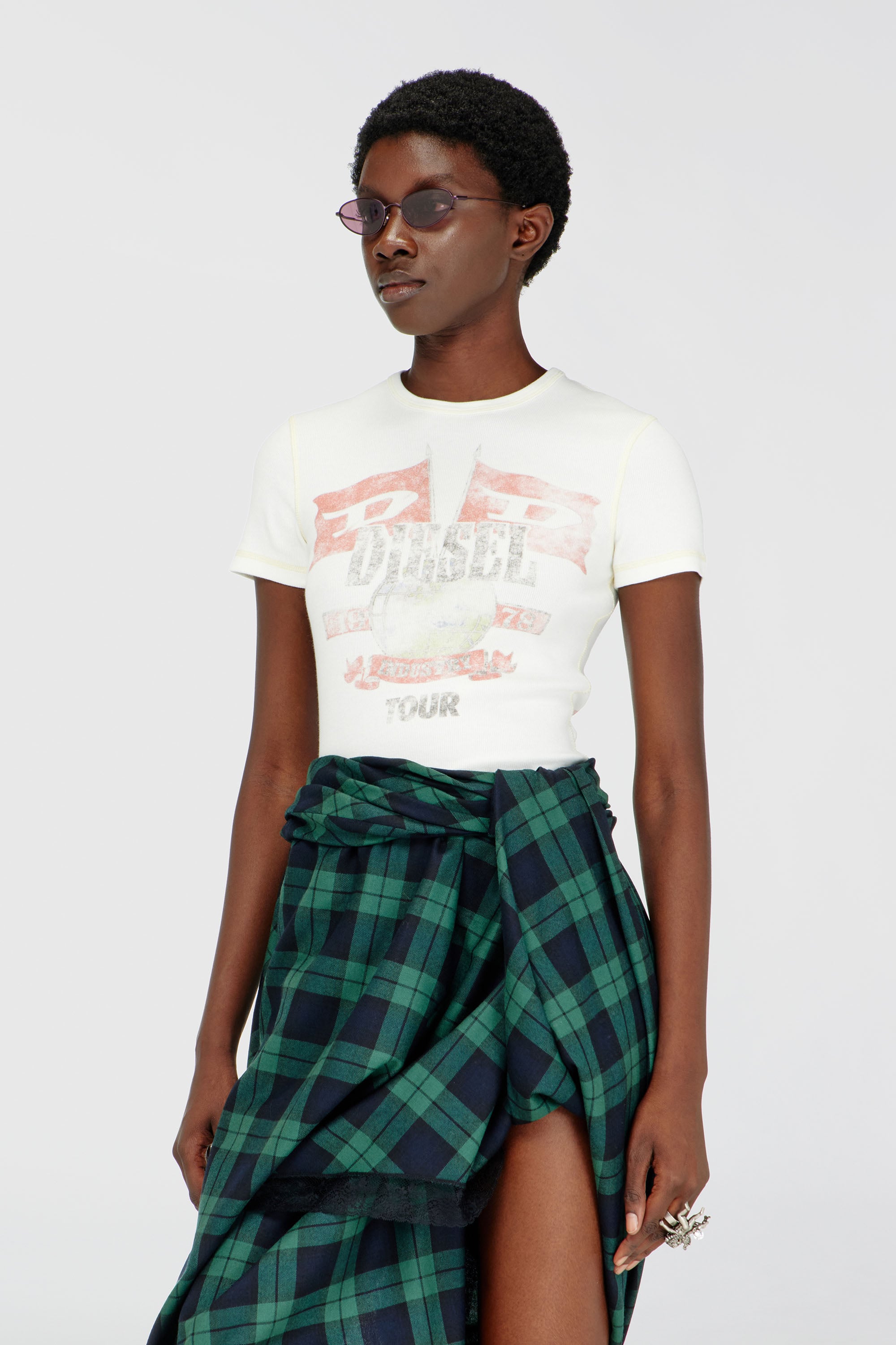 Diesel - T-MARSY-RIB, T-shirt a costine con grafiche concerto Donna in ToBeDefined - 1