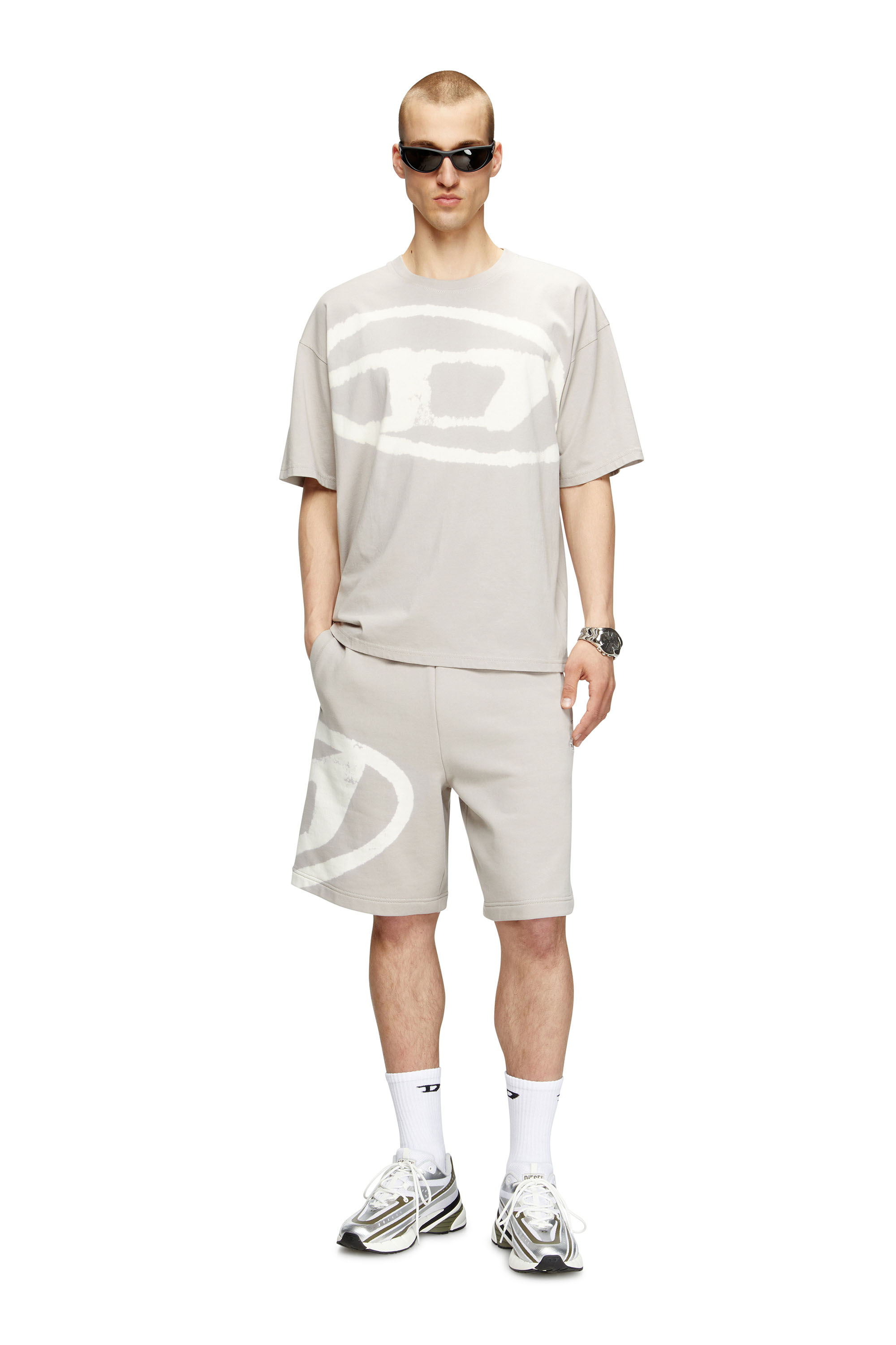 Diesel - T-BOXT-BLEACH, T-shirt con logo Oval D effetto bleach Uomo in Grigio - 2