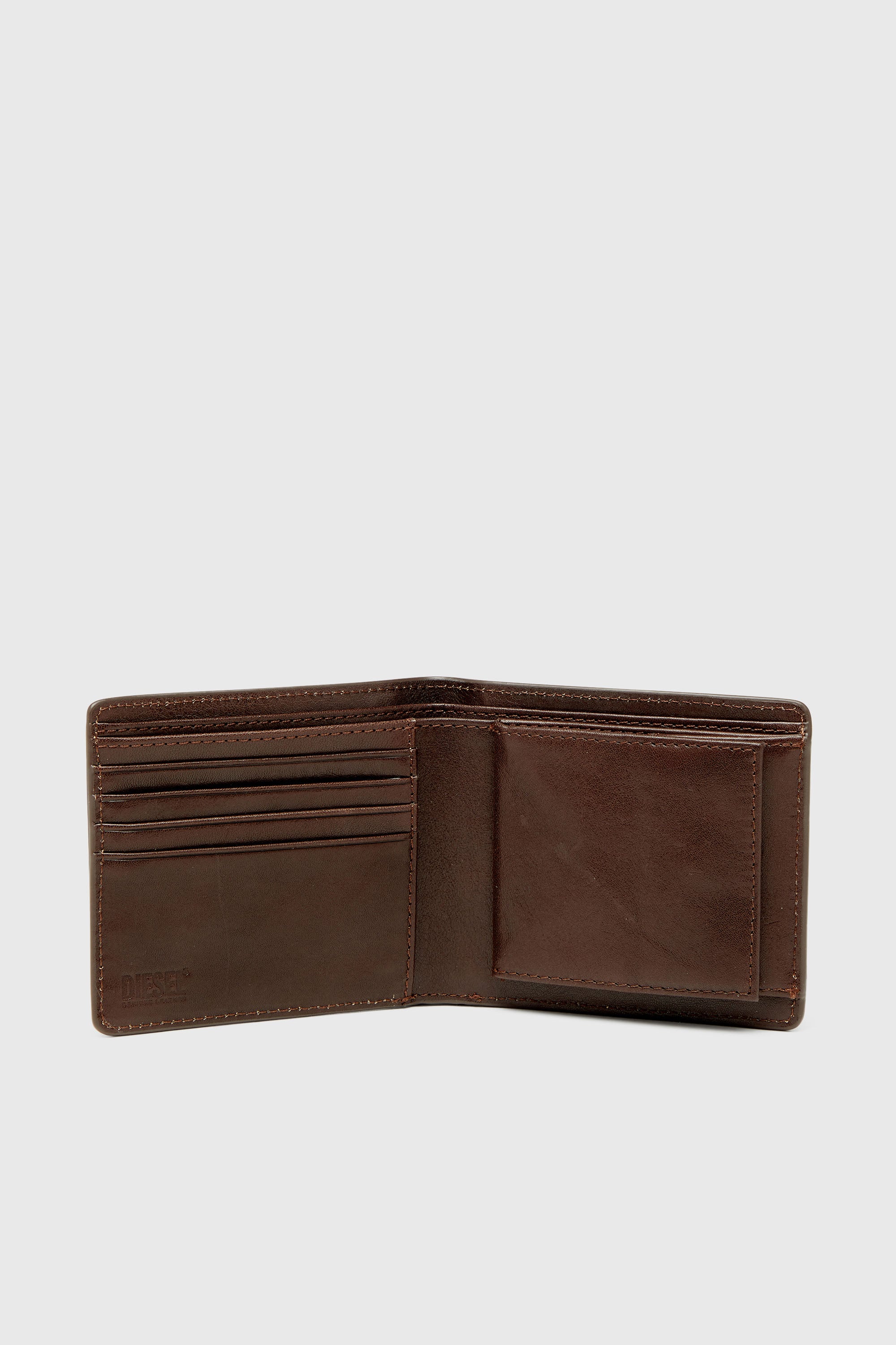 Diesel - FLAG-D BI-FOLD COIN S 3D, Portafoglio in pelle a doppia piega con logo in rilievo Uomo in Marrone - 2