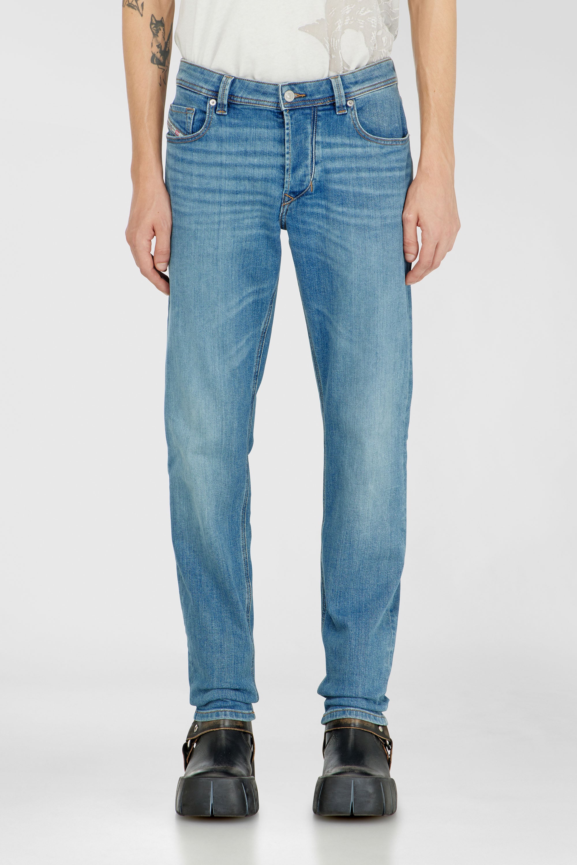 Diesel - Regular Jeans 1986 Larkee-Beex 0KIAL Uomo, Blu Chiaro - Image 1