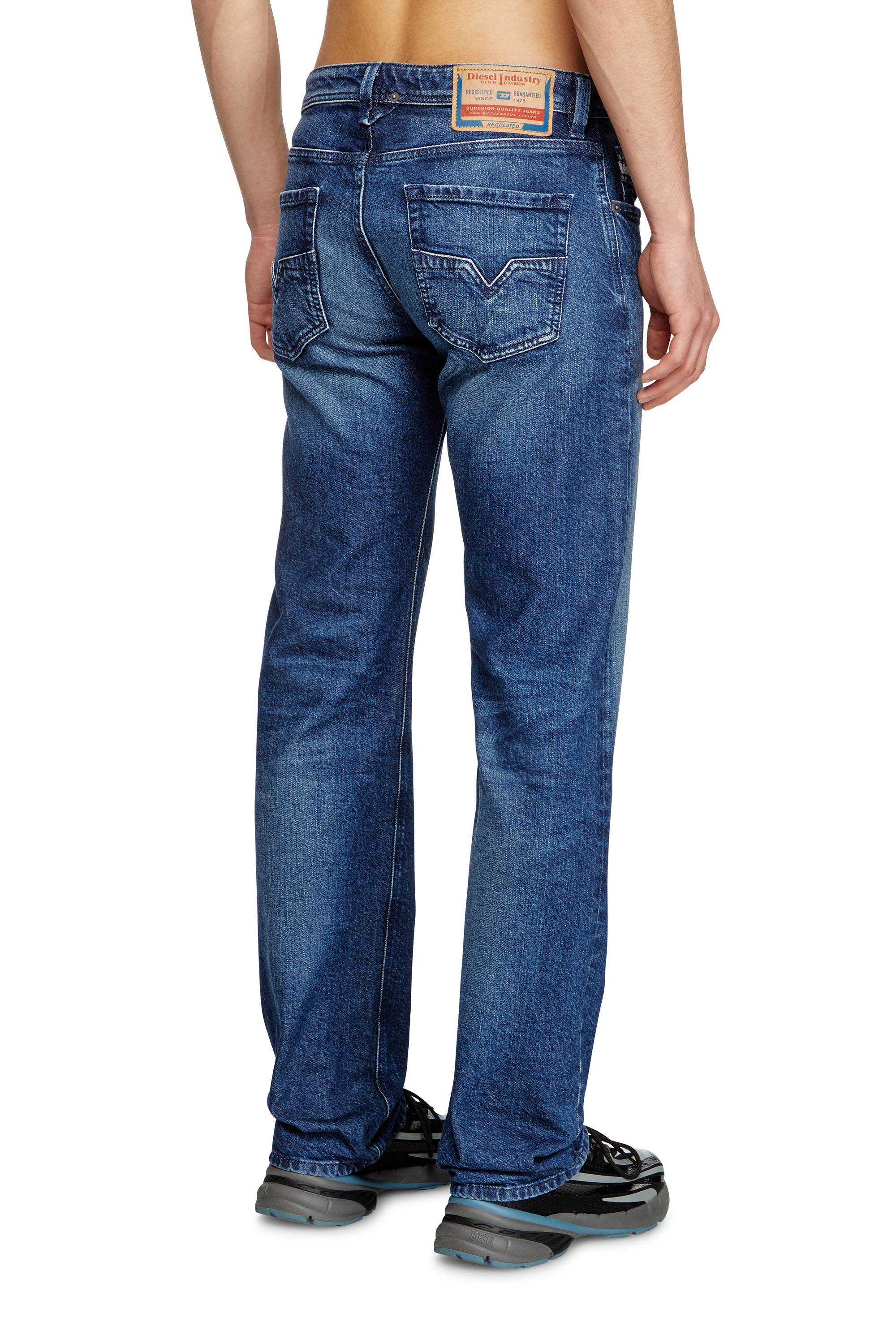 Diesel - Regular Jeans 1985 Larkee 09L51 Uomo, Blu Scuro - Image 4