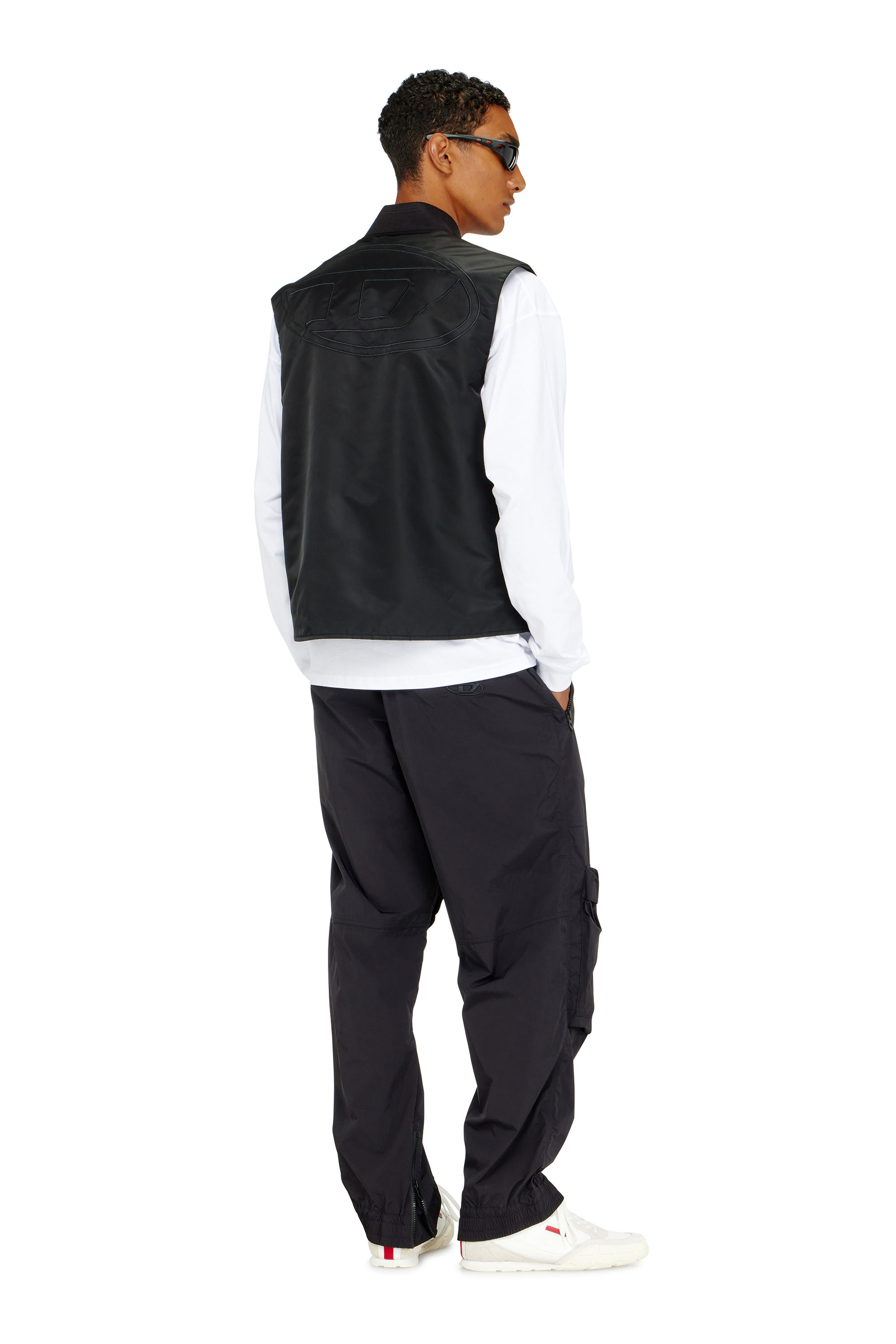 Diesel - W-TYPE-D1-SL, Gilet imbottito in raso con ricamo Oval D Uomo in Nero - 2