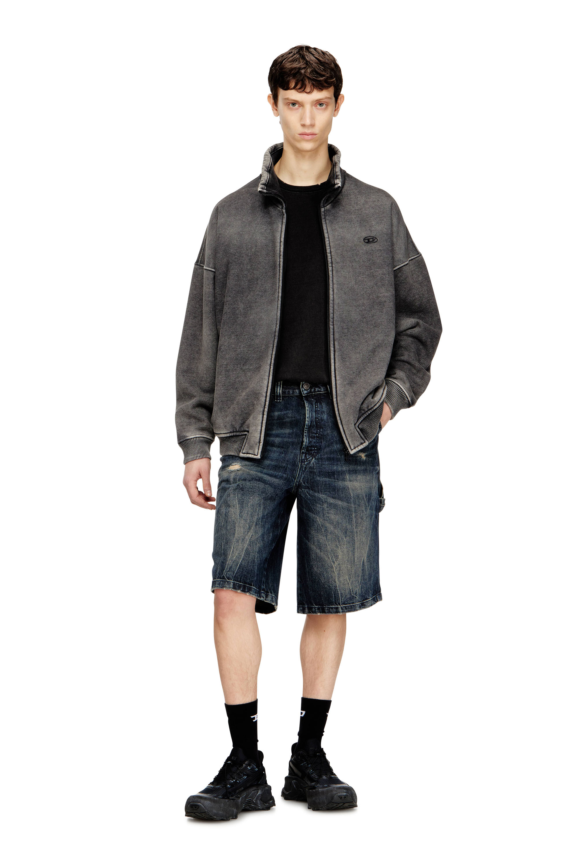 Diesel - D-LIVERY-W-SHORT, Shorts in denim a vestibilit&agrave; rilassata con abrasioni Uomo in Blu - 1