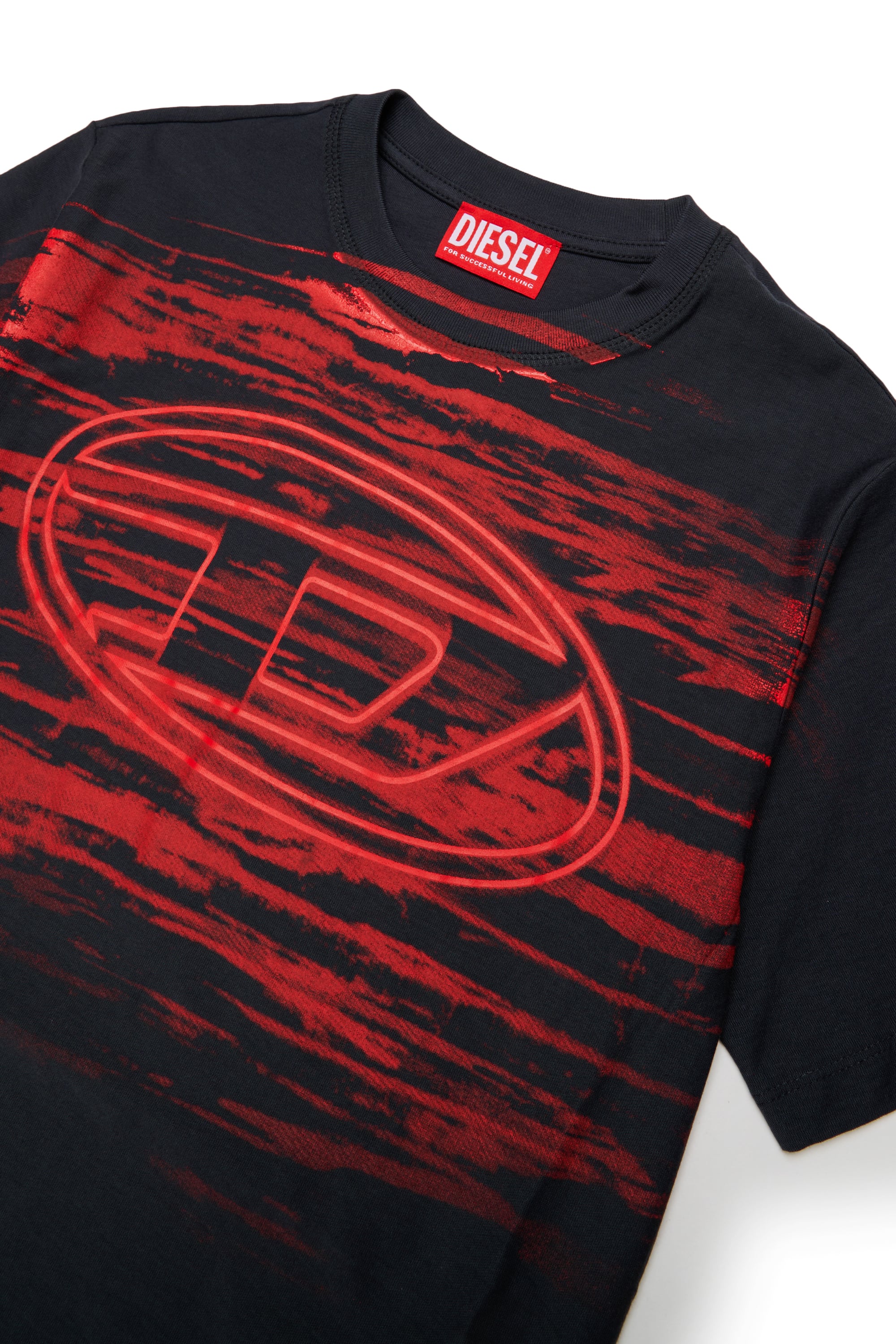 Diesel - TFRIT OVER, T-shirt con logo Oval D ed effetto streaky Uomo in Nero - 3