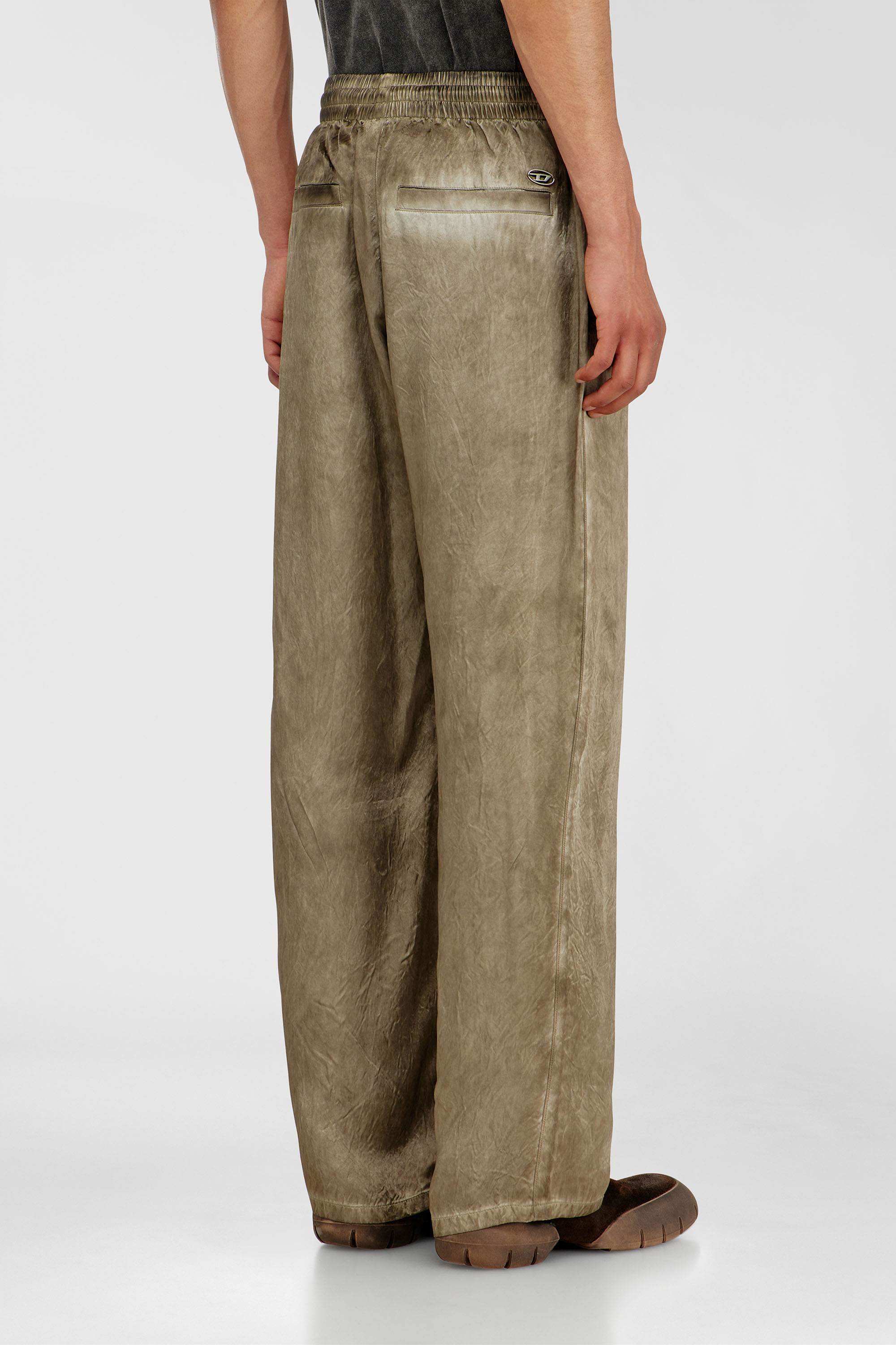 Diesel - P-THECK-AGCT, Pantaloni in raso stropicciato Uomo in Marrone - 4