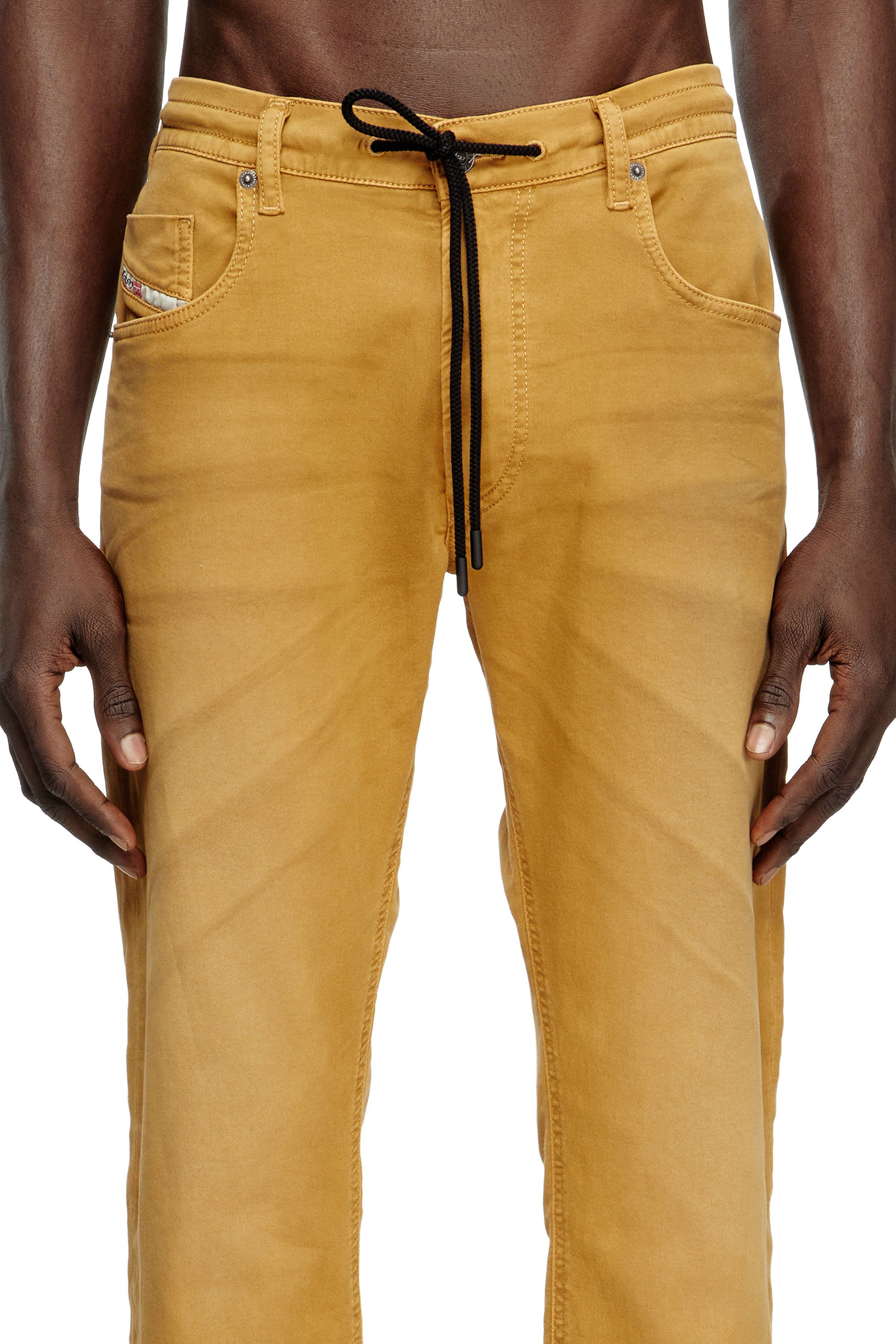 Diesel - Regular 2032 D-Krooley Joggjeans® 0670M Uomo, Marrone Chiaro - Image 5
