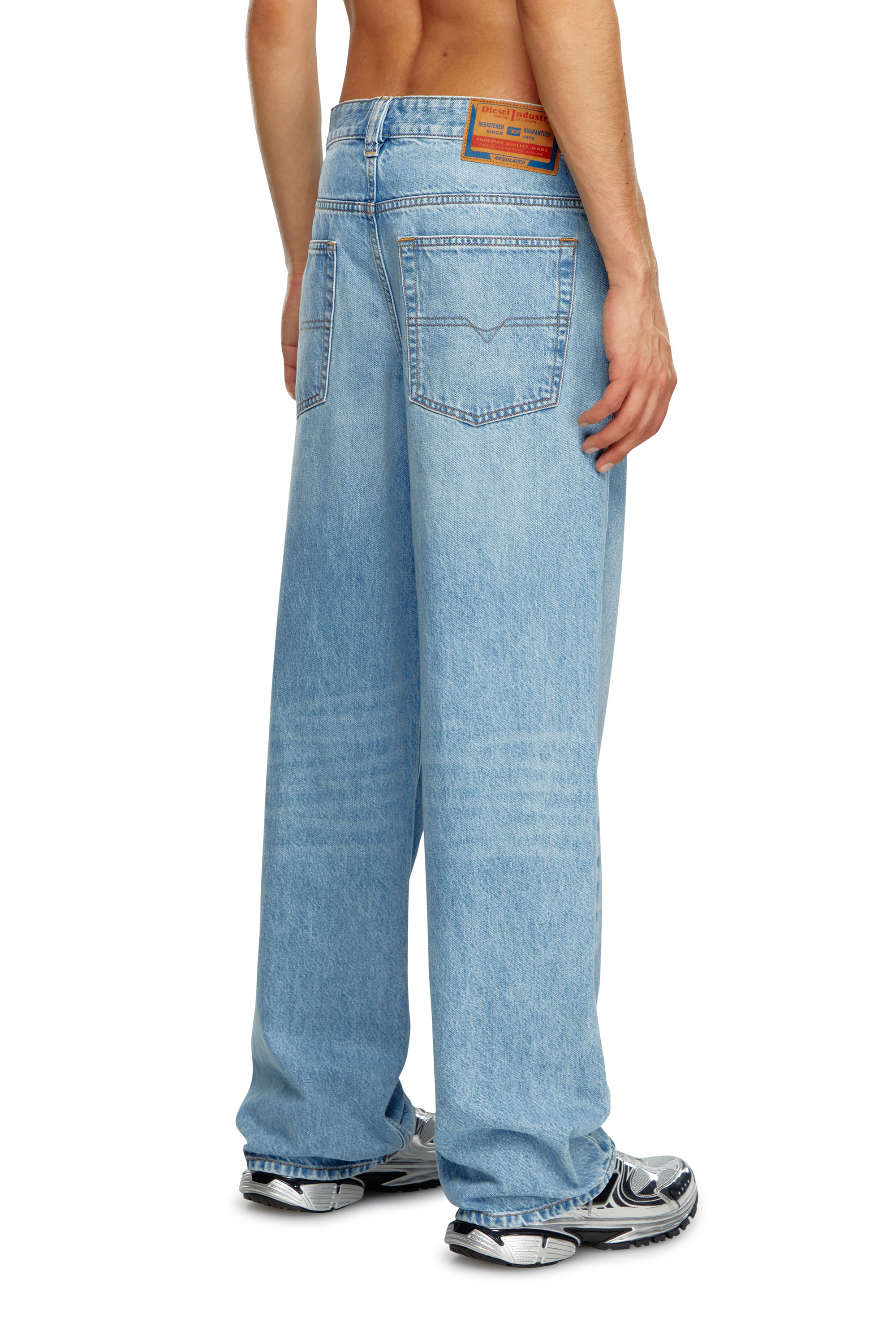 Diesel - Uomo Straight Jeans 2001 D-Macro 09I29, Blu Chiaro - Image 4