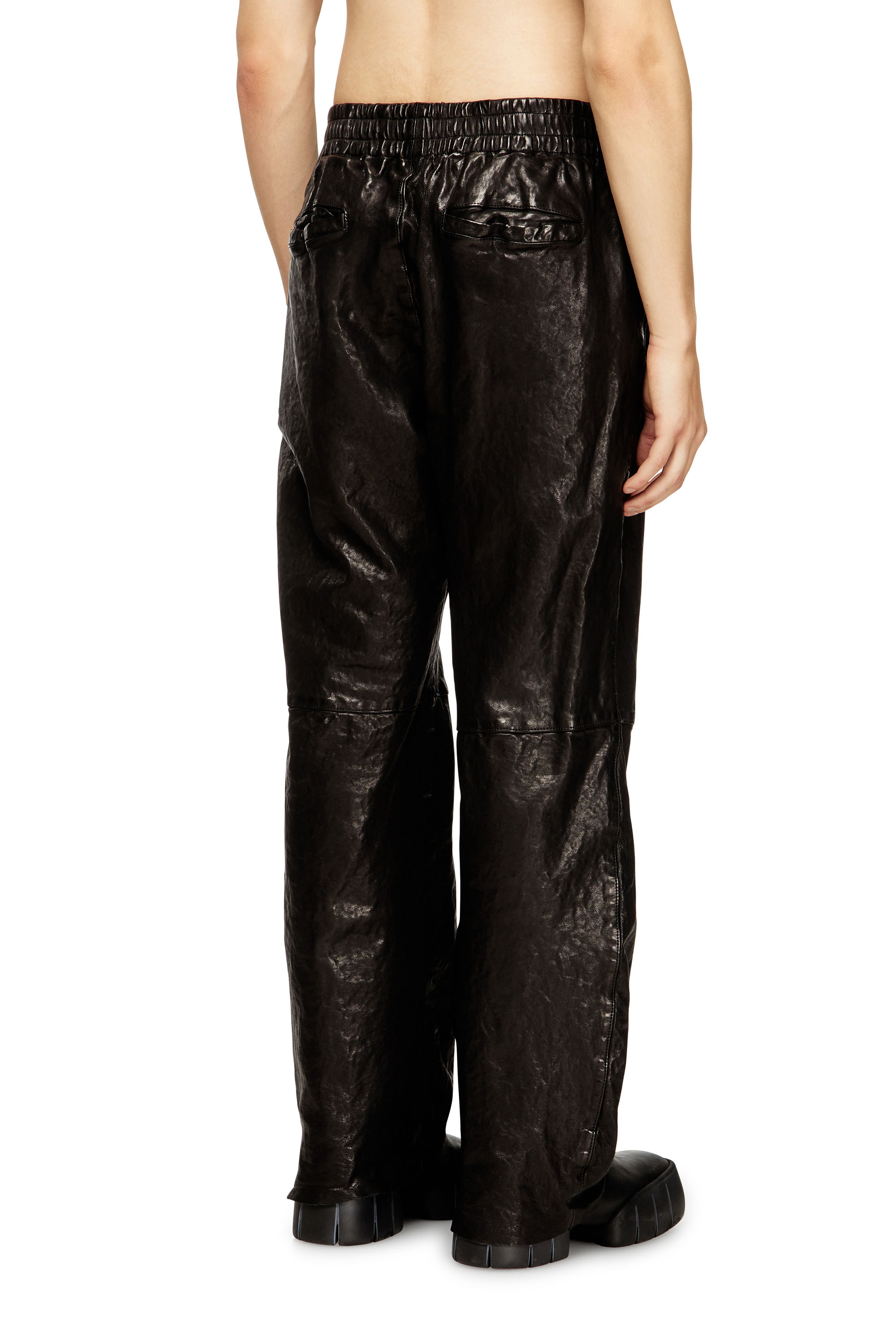 Diesel - P-BRU, Pantaloni elasticizzati in cuir-bouilli Uomo in Nero - 4