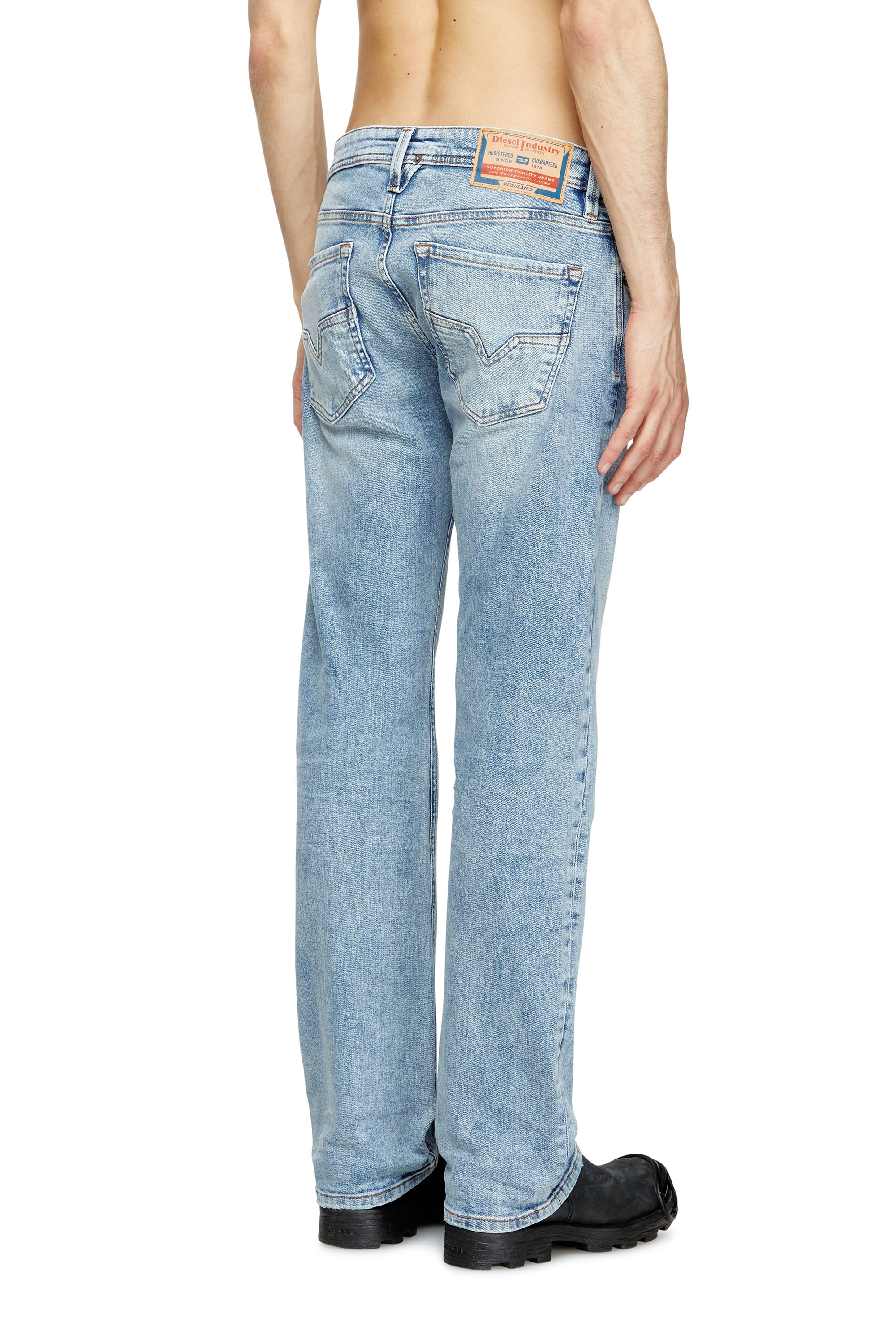 Diesel - Regular Jeans 1985 Larkee 0DBDV Uomo, Blu Chiaro - Image 3