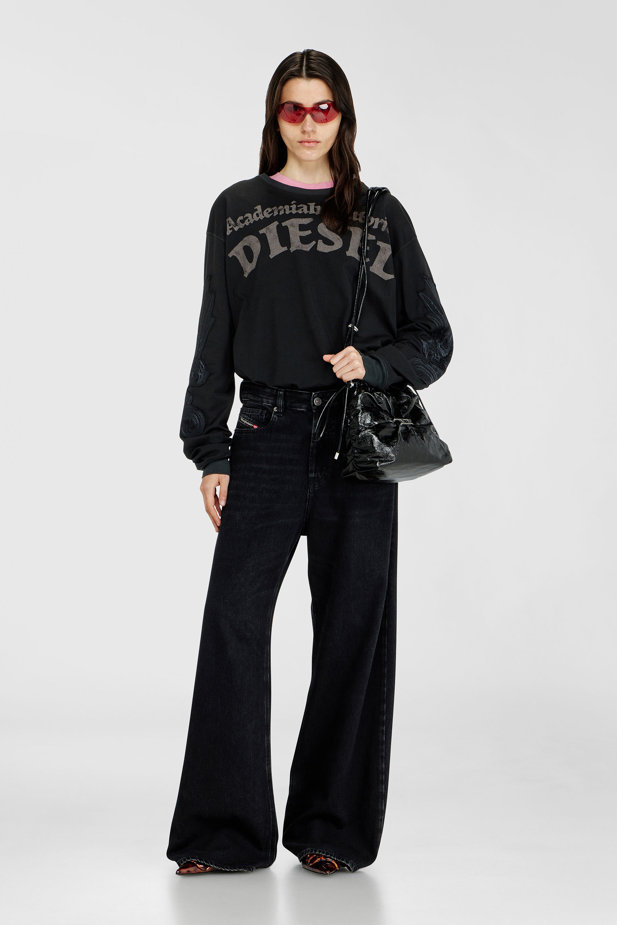 Diesel - SCRUNCH-D BUCKET, Scrunch-D-Borsa bucket arricciata in pelle lucida Donna in Nero - 2