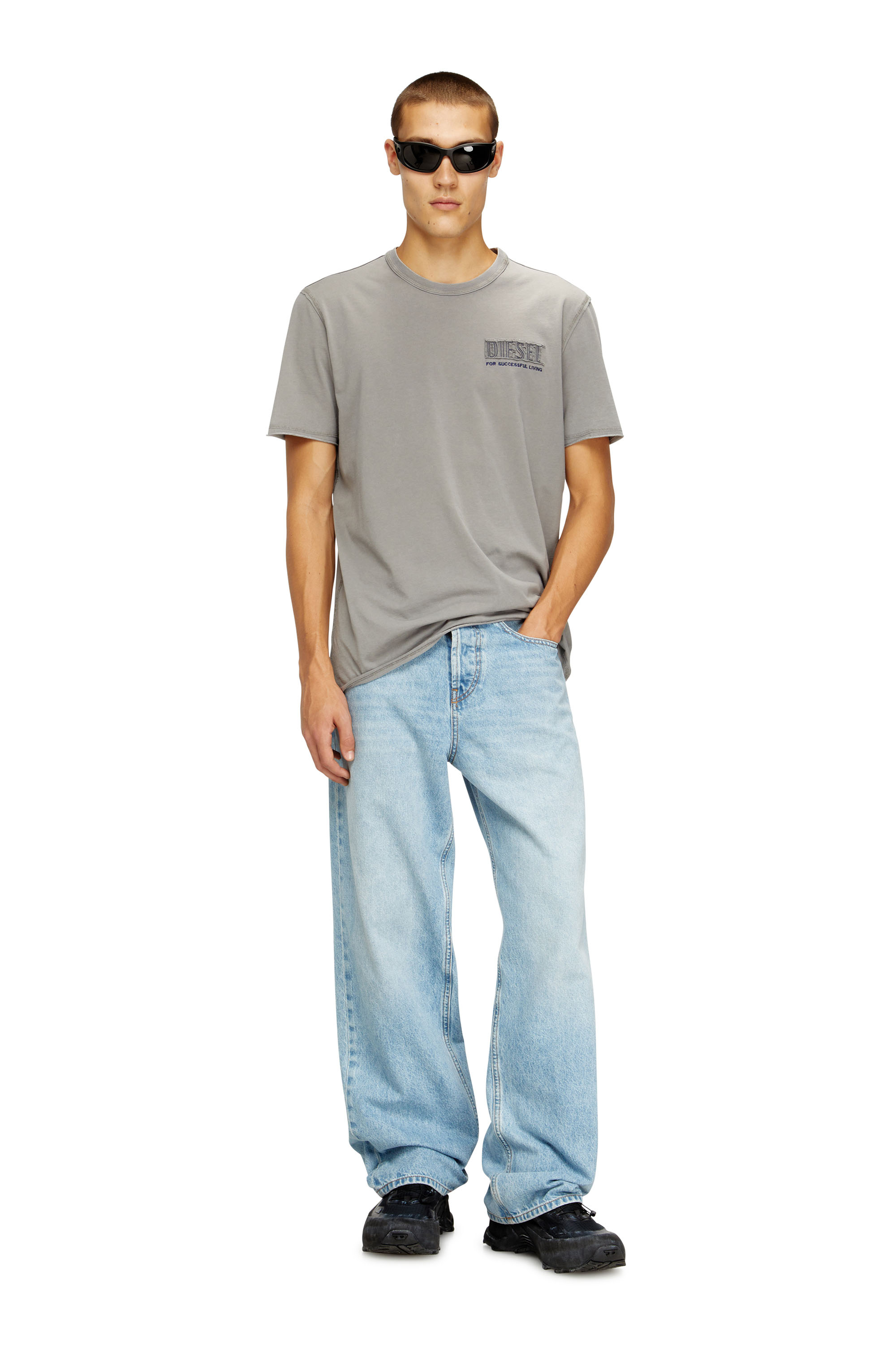 Diesel - T-RAWJUST-V1, T-shirt acid-wash con bordi a taglio vivo Uomo in Grigio - 2