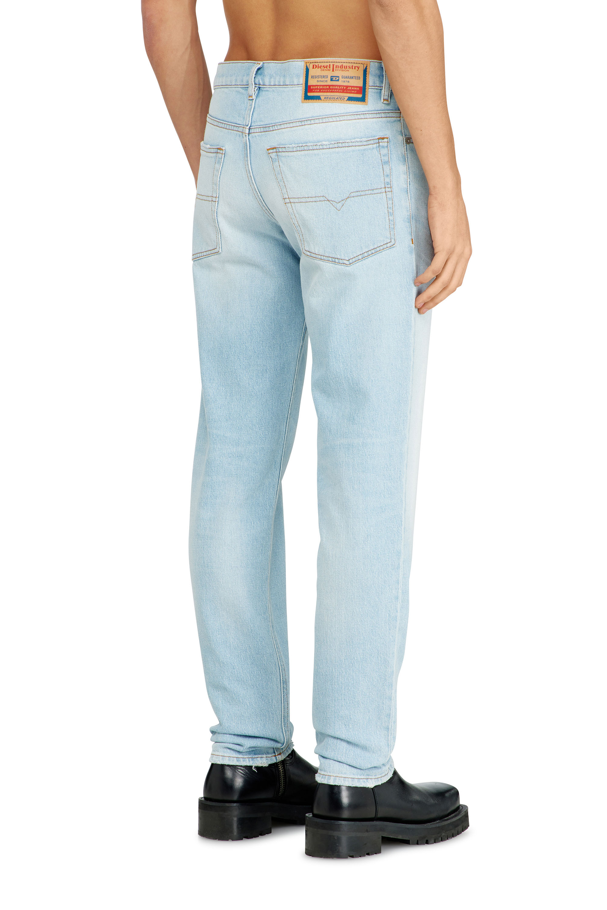 Diesel - Regular Jeans 2023 D-Finitive 09N54 Uomo, Blu Chiaro - Image 4