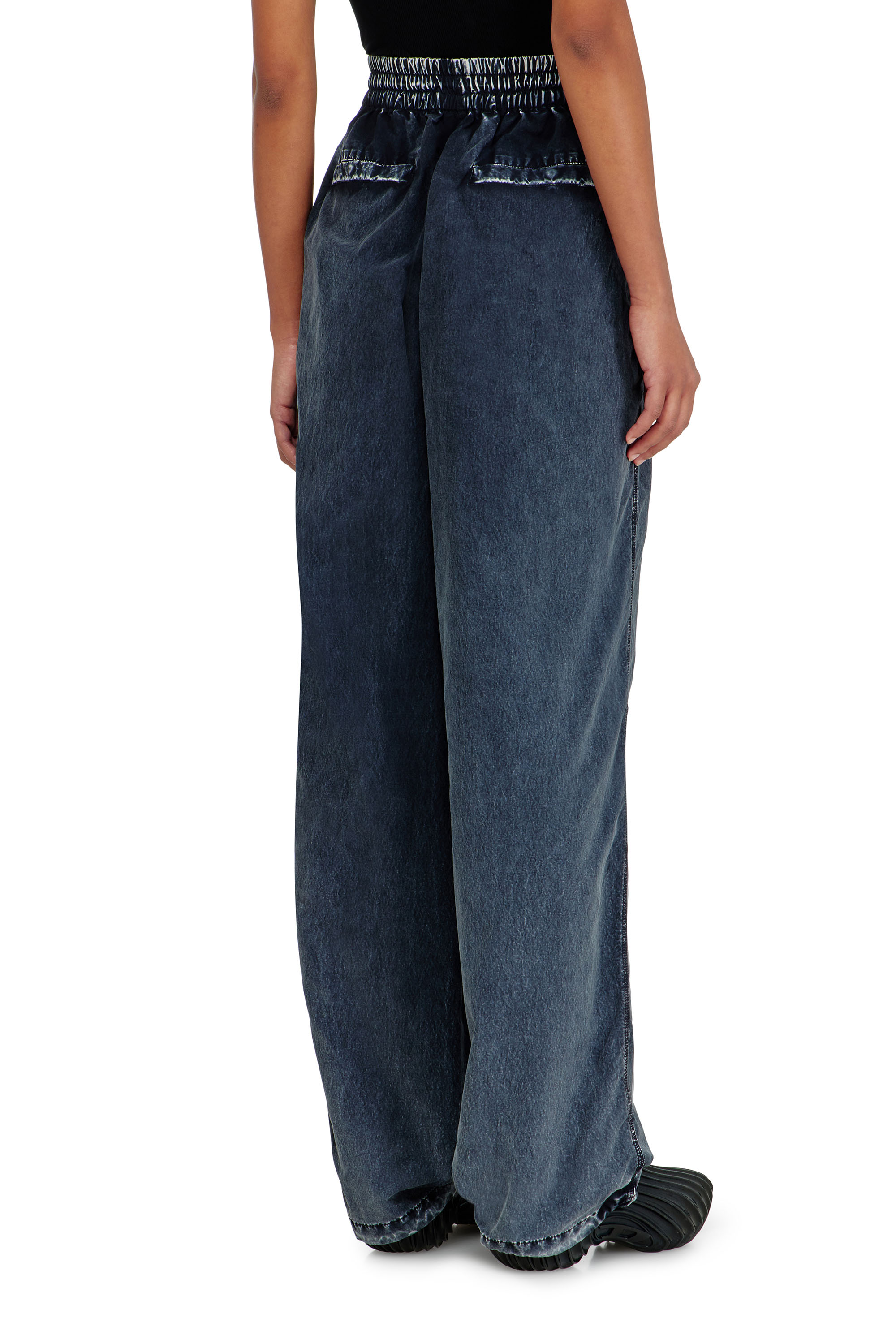Diesel - P-APYRI, Pantaloni acid-wash in nylon taslan Donna in Blu - 4