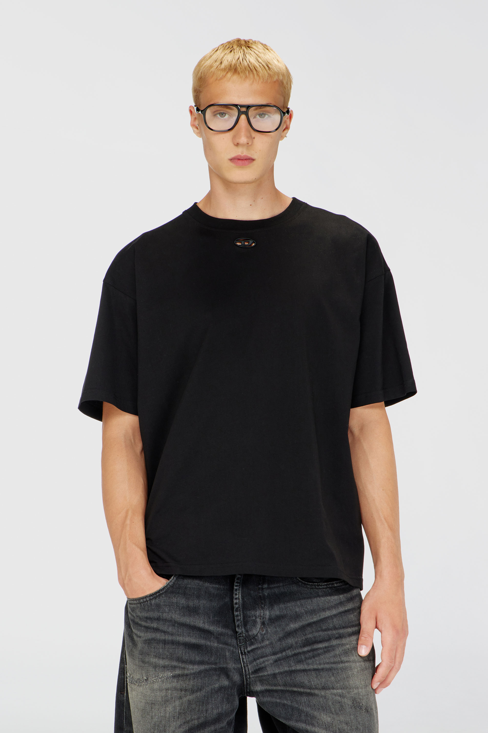 Diesel - T-BOXT-DCO, T-shirt in cotone dalla vestibilit&agrave; rilassata con ricamo Oval D Uomo in Nero - 1