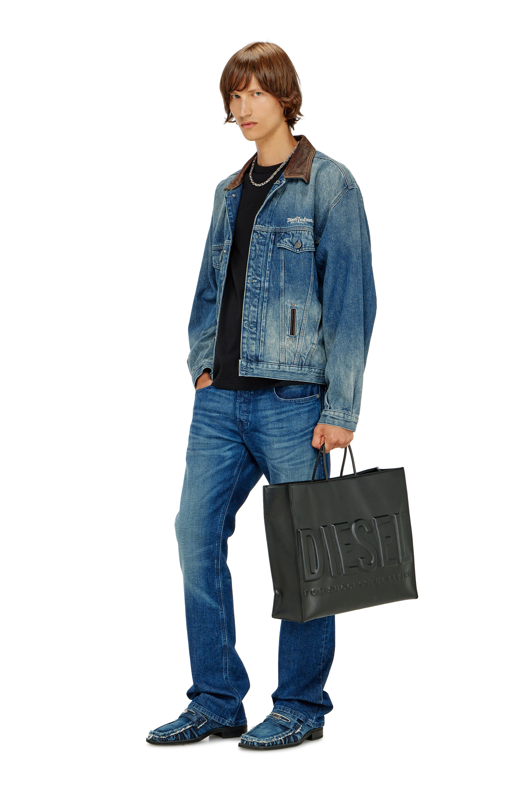 Diesel - D-DENVER-S1, Giacca trucker in denim con bordi in pelle a contrasto Unisex in Blu - 2