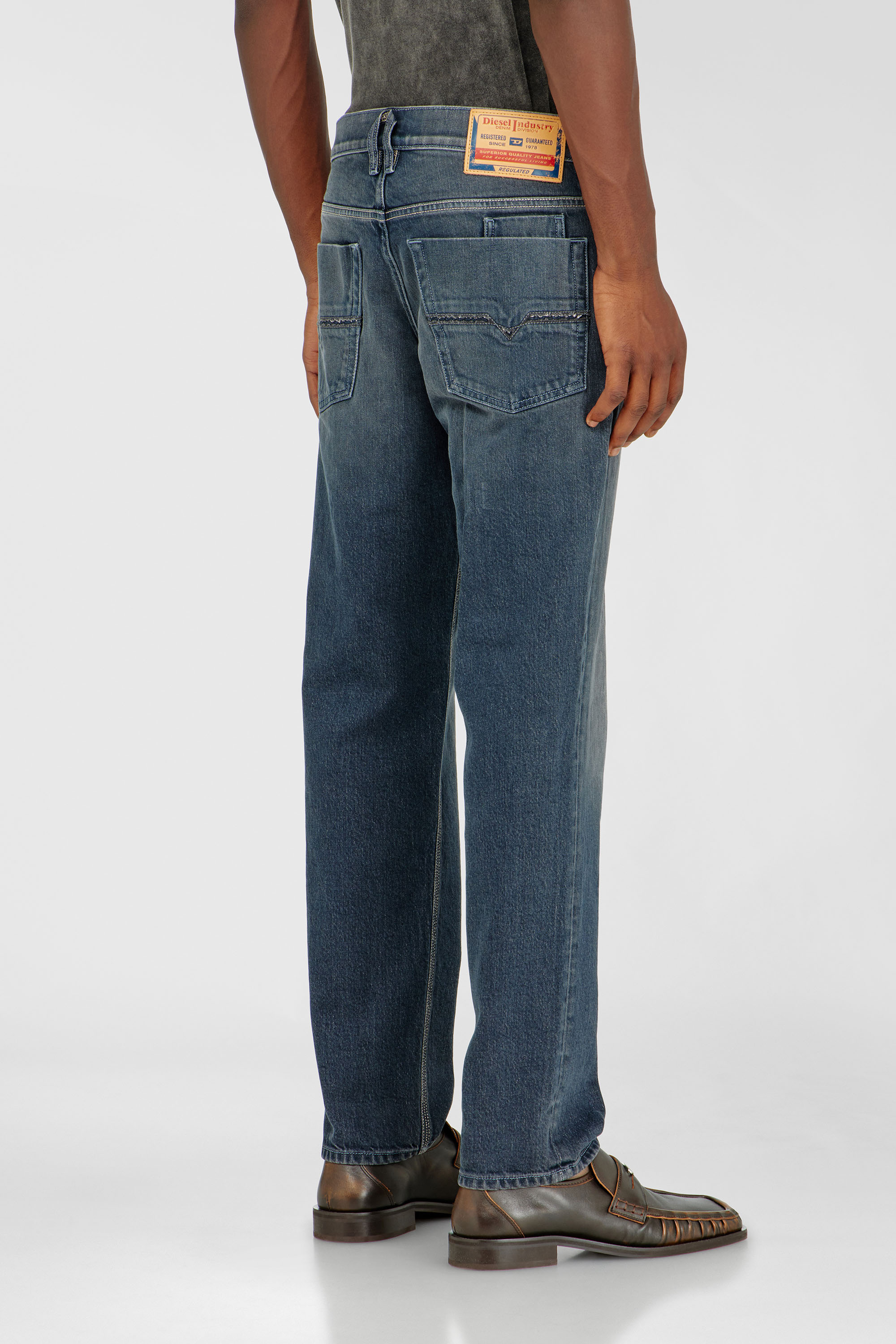 Diesel - Regular Jeans 2023 D-Finitive 007GQ Uomo, Blu medio - Image 5