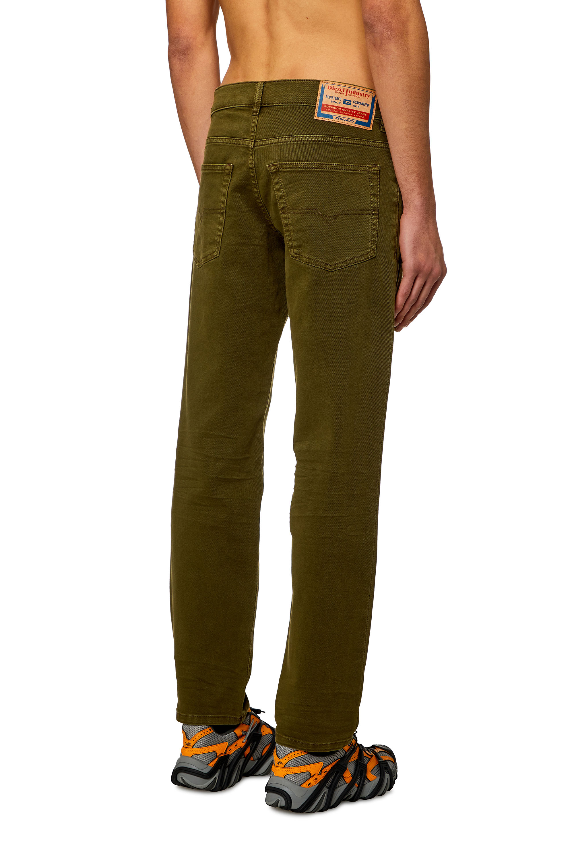 Diesel - Tapered Jeans 2023 D-Finitive 0QWTY, Verde Militare - Image 3