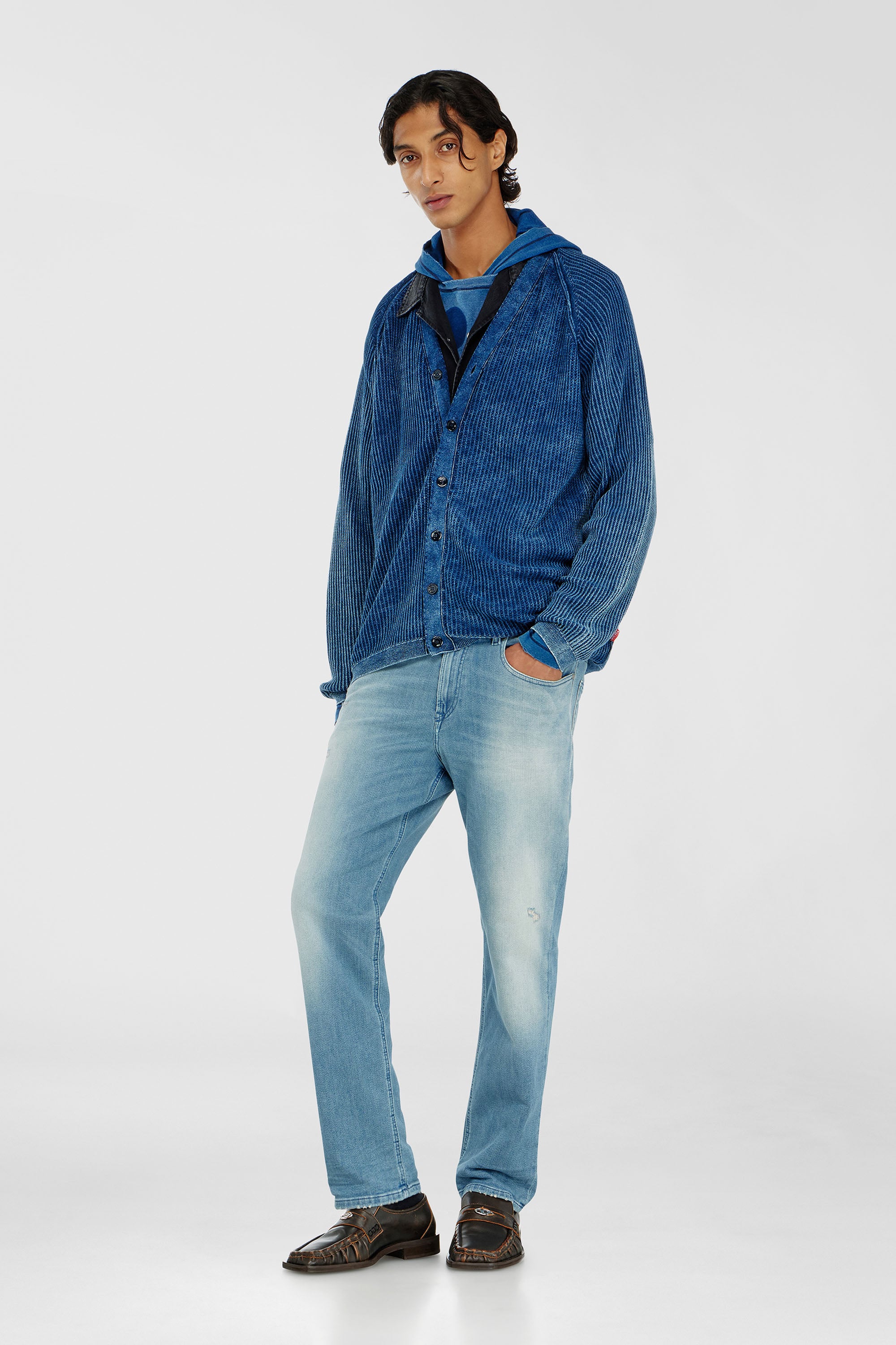 Diesel - Regular 2090 D-Veekley Joggjeans&reg; 09Q21 Uomo, Blu Chiaro - Image 2