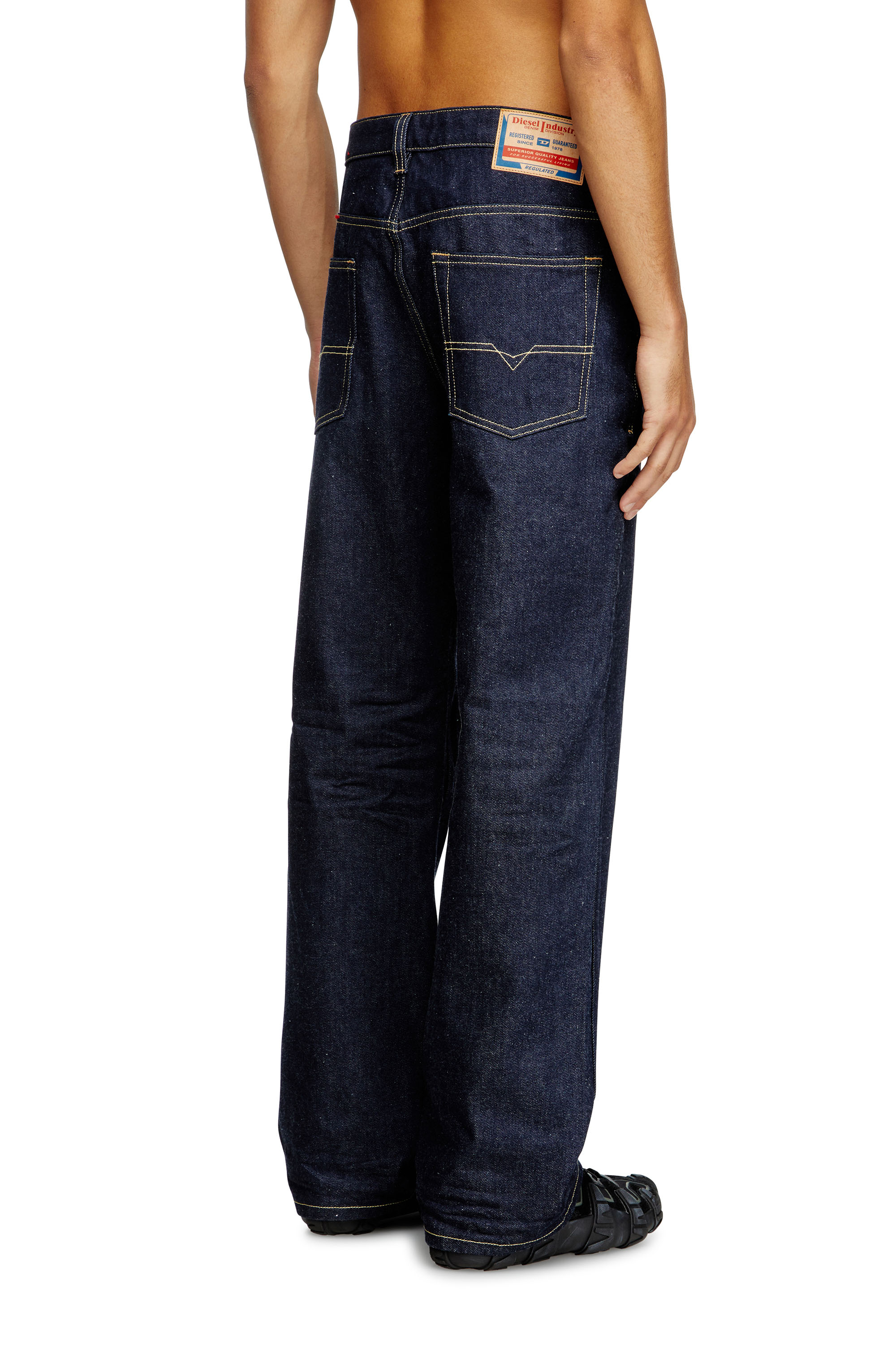 Diesel - Relaxed Jeans 2001 D-Macro 0GRDV Uomo, Blu Scuro - Image 4