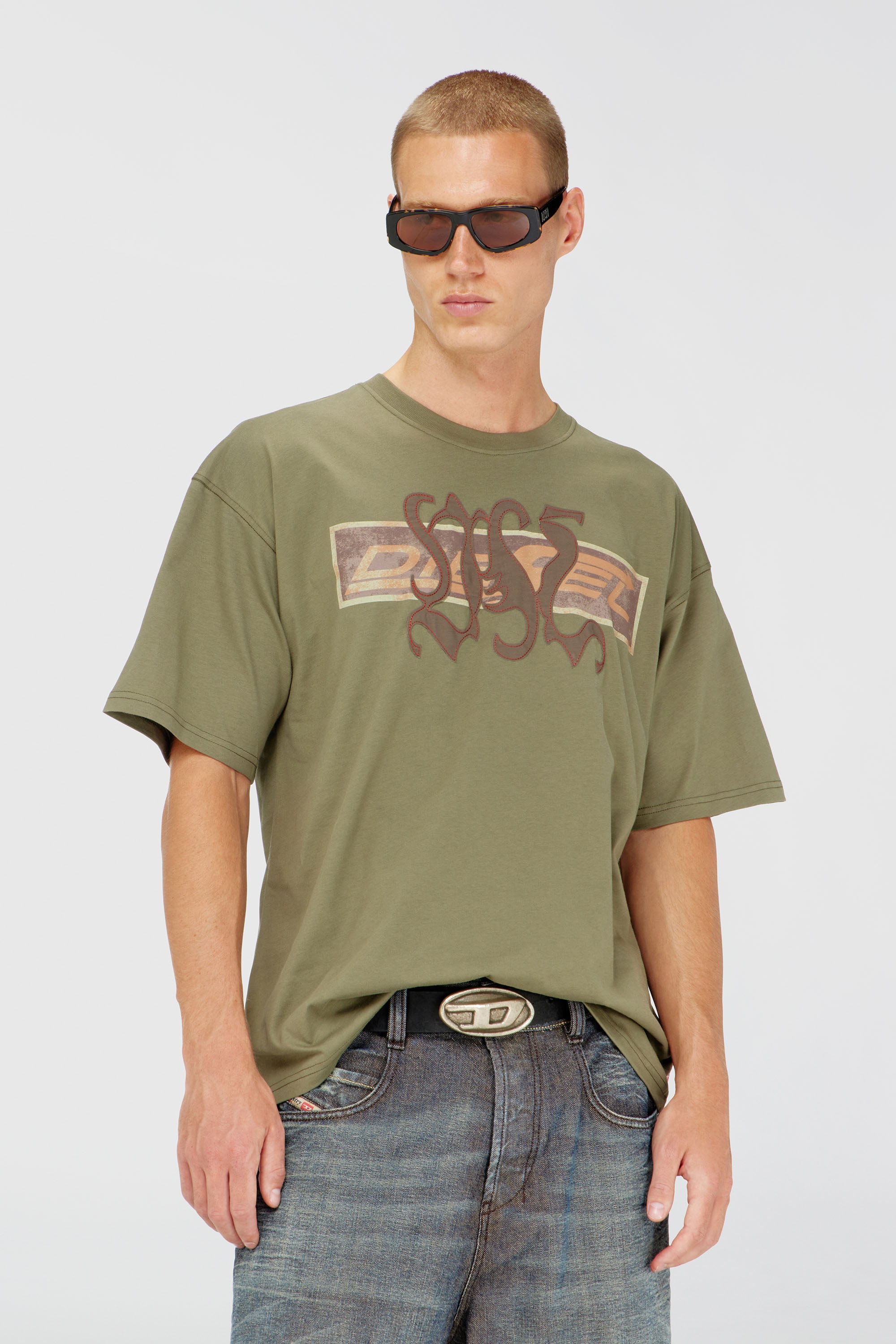 Diesel - T-BOXT-AA17, T-shirt con stampa grafica e patch Uomo in Verde - 1