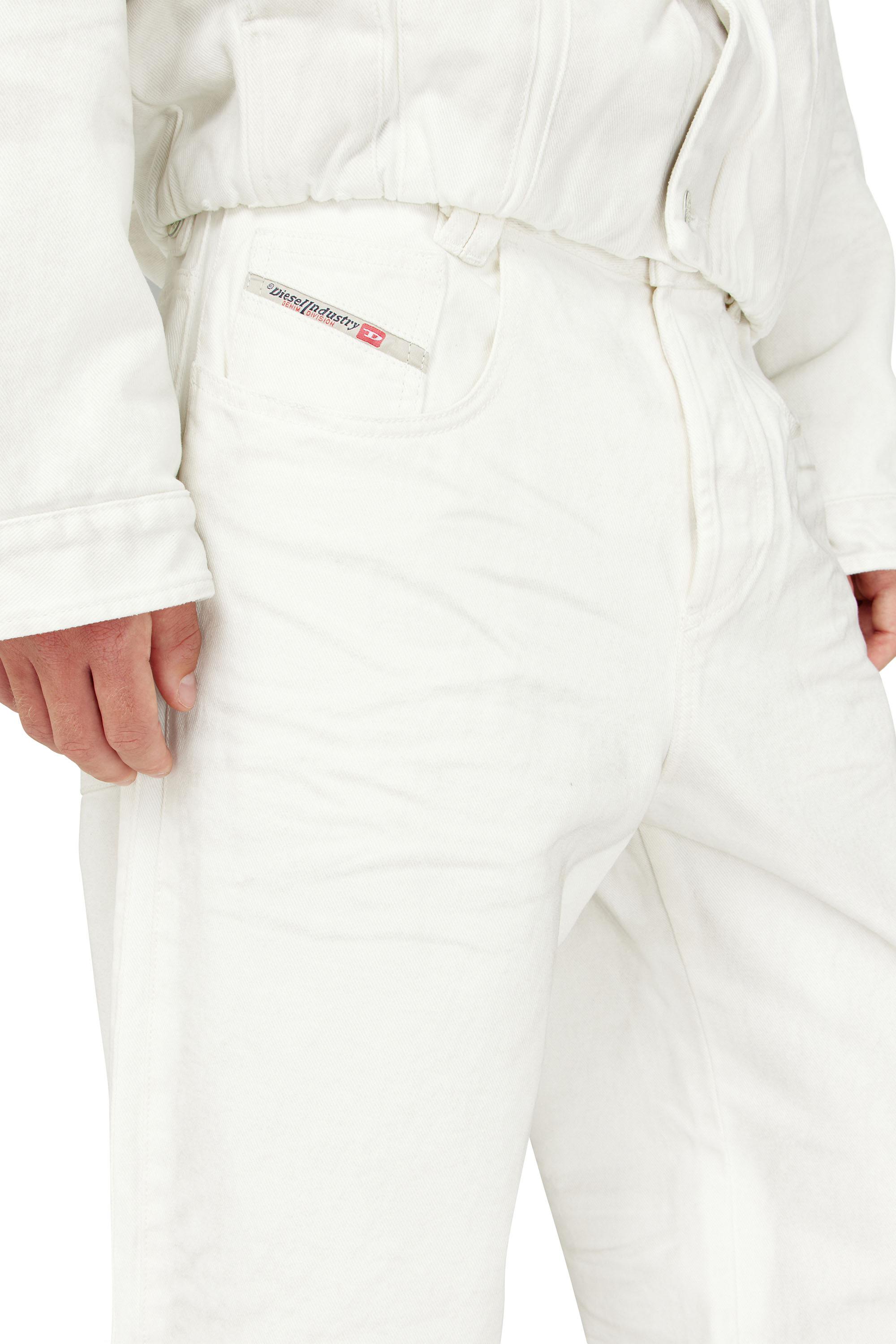 Diesel - Relaxed Jeans 1982 D-Hakou 007GG Unisex, Bianco - Image 9