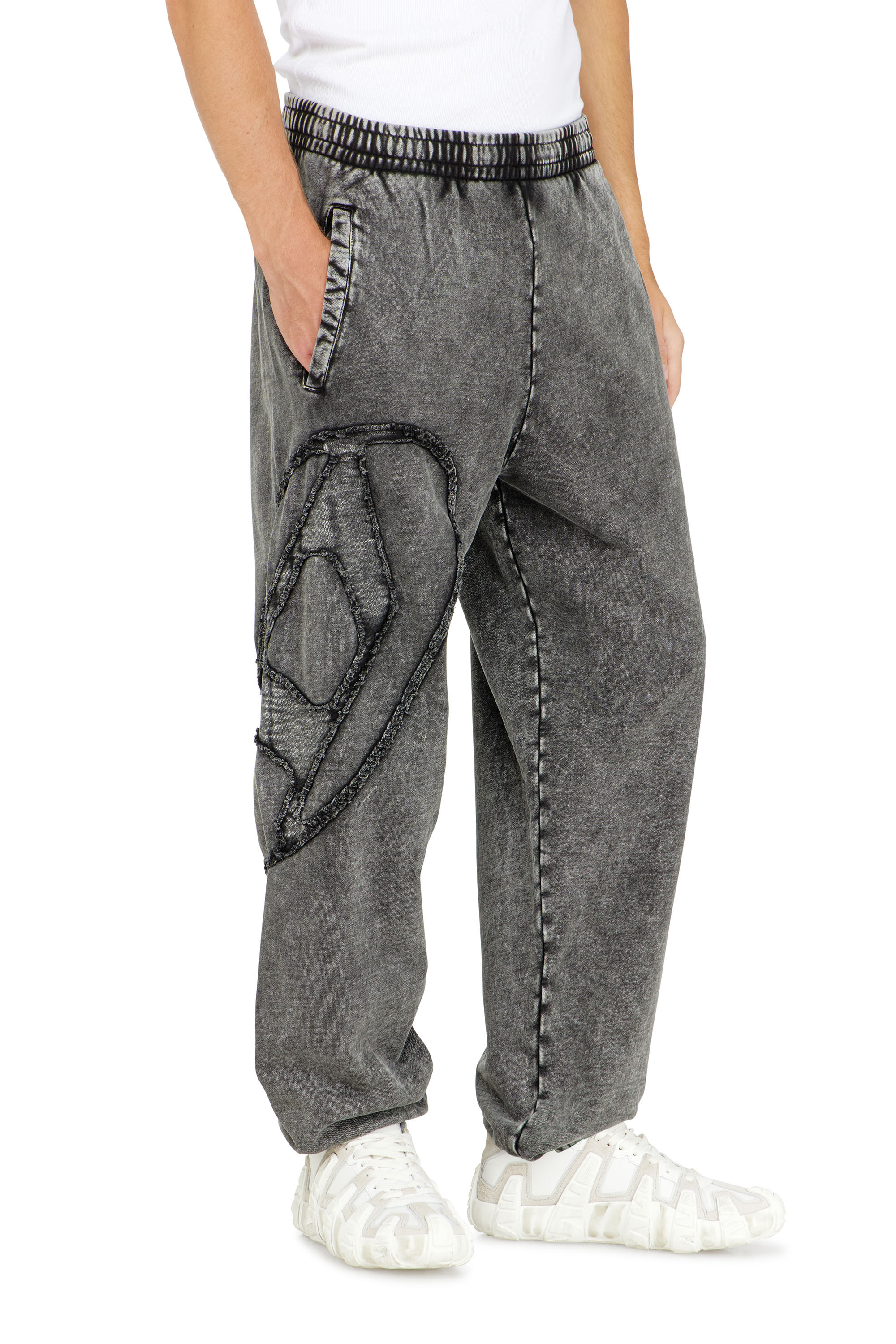 Diesel - P-MARKY-DEN, Pantaloni in cotone biologico con patch Oval D Uomo in Grigio - 2