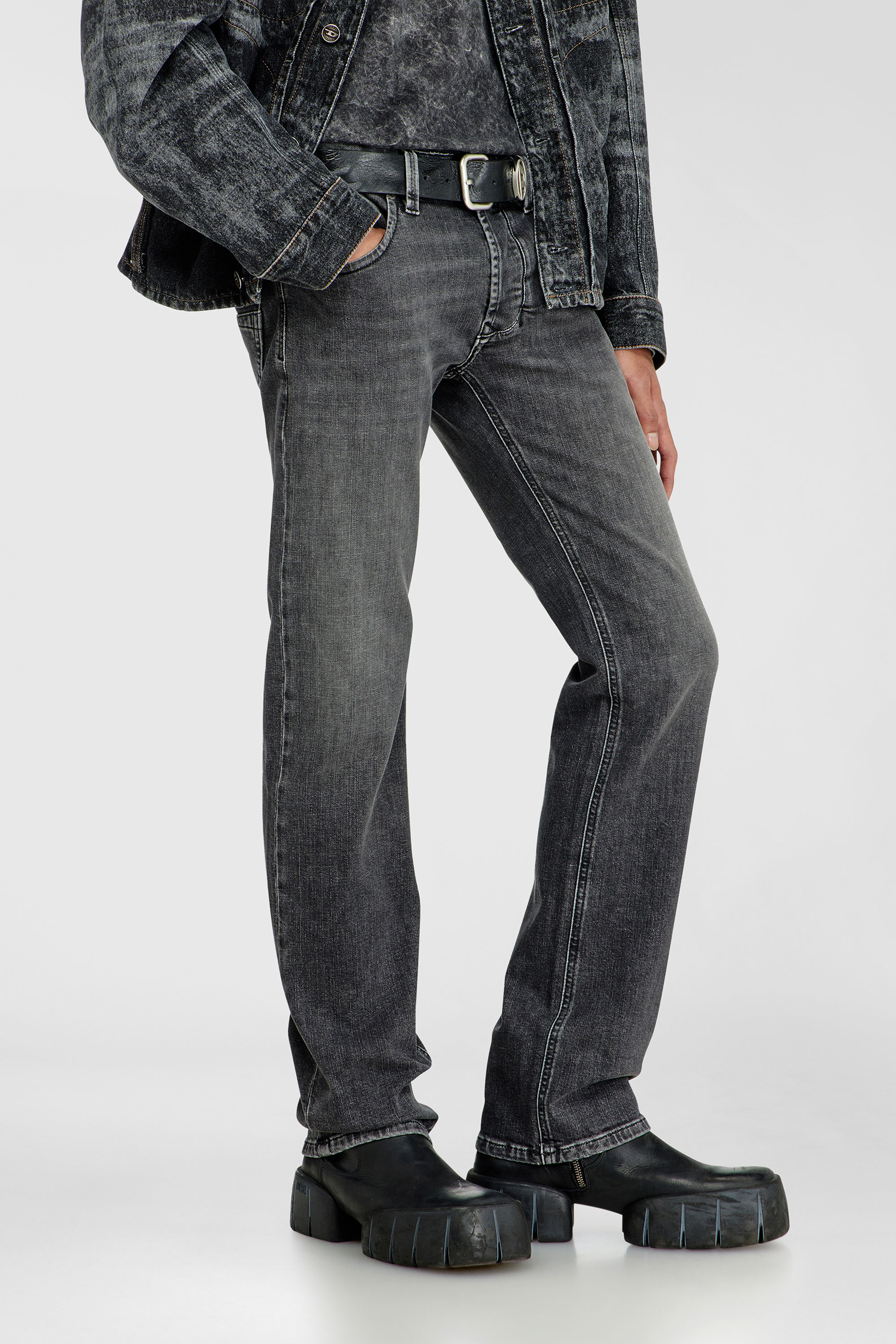 Diesel - Regular Jeans 1985 Larkee 0HDBD Uomo, Nero/Grigio scuro - Image 7