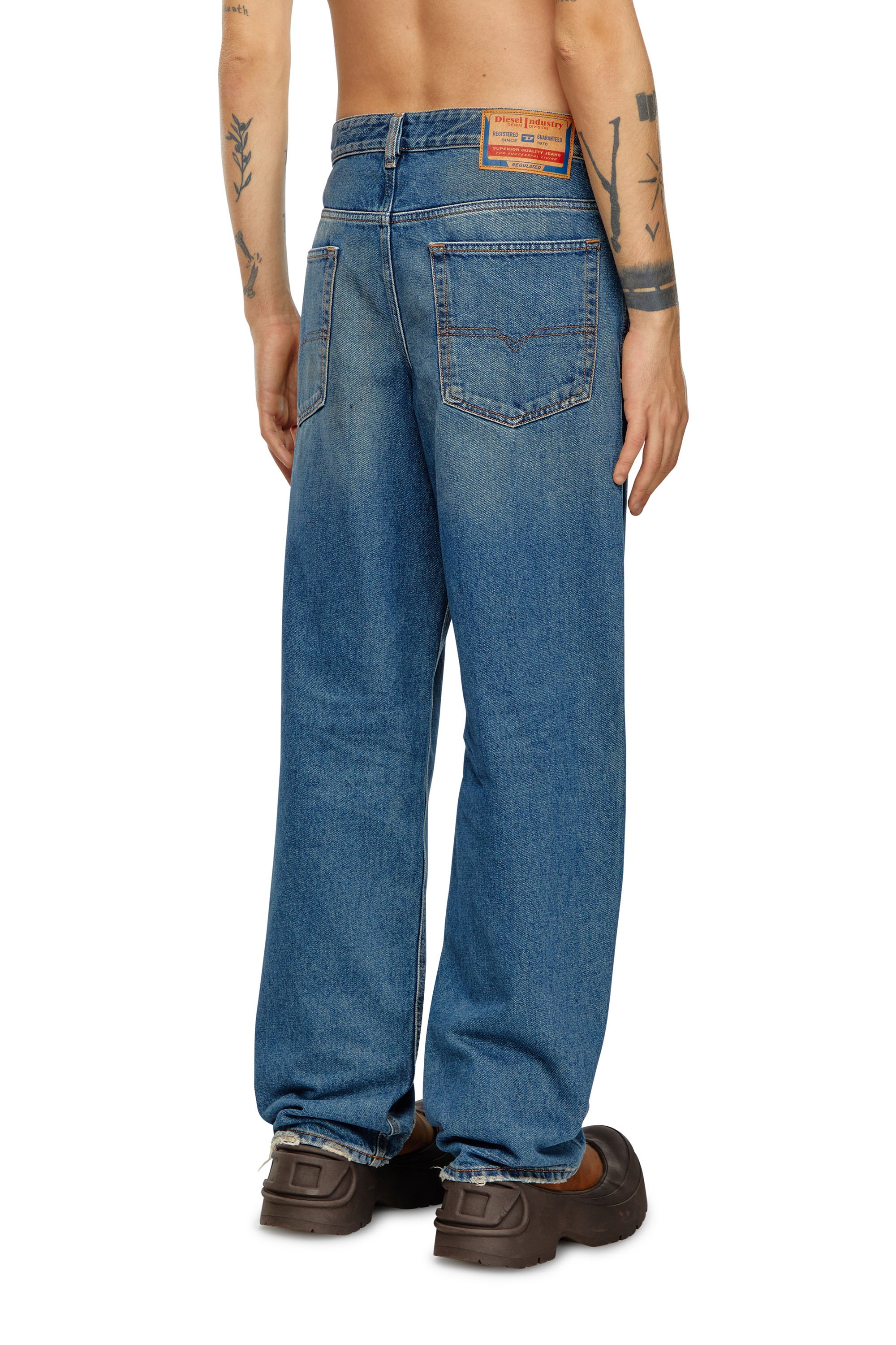 Diesel - Uomo Straight Jeans 2001 D-Macro 09J79, Blu medio - Image 4