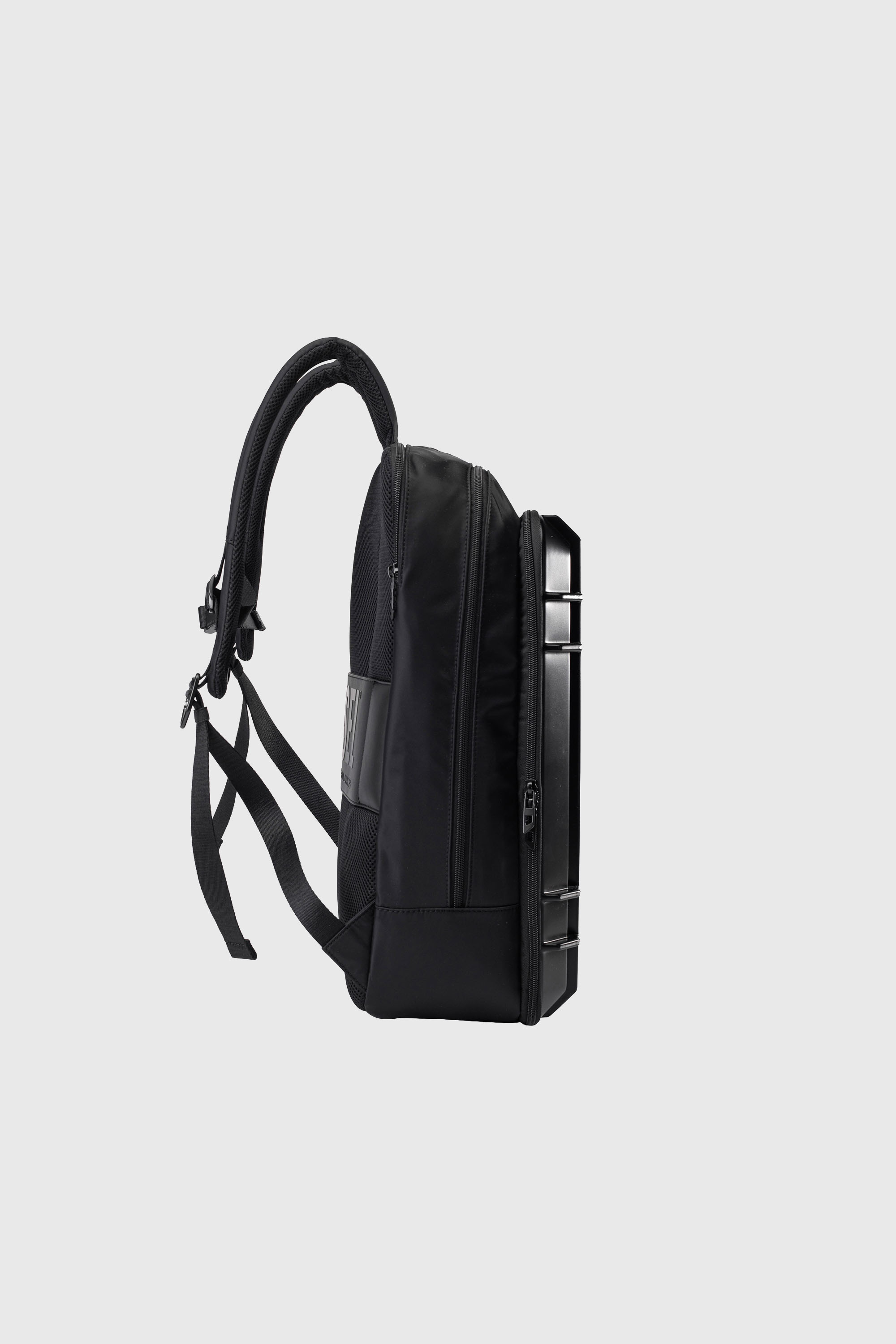 Diesel - DIESEL PC STRONG IMAGE BACKPACK- DSB005, Zaino da viaggio capiente e resistente Unisex in Nero - 5