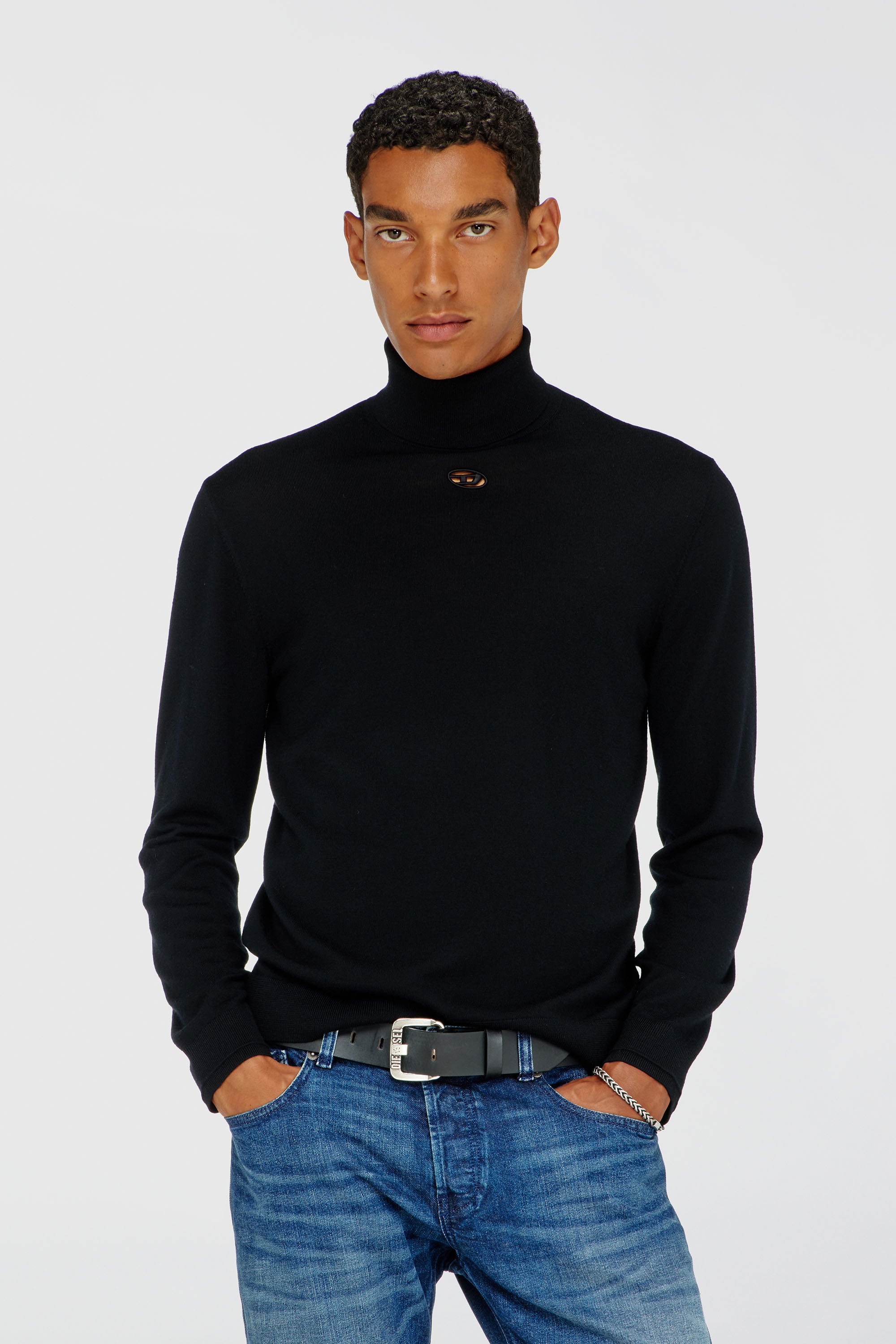 Diesel - K-VARTA, Dolcevita in lana con logo cut-out Uomo in Nero - 1